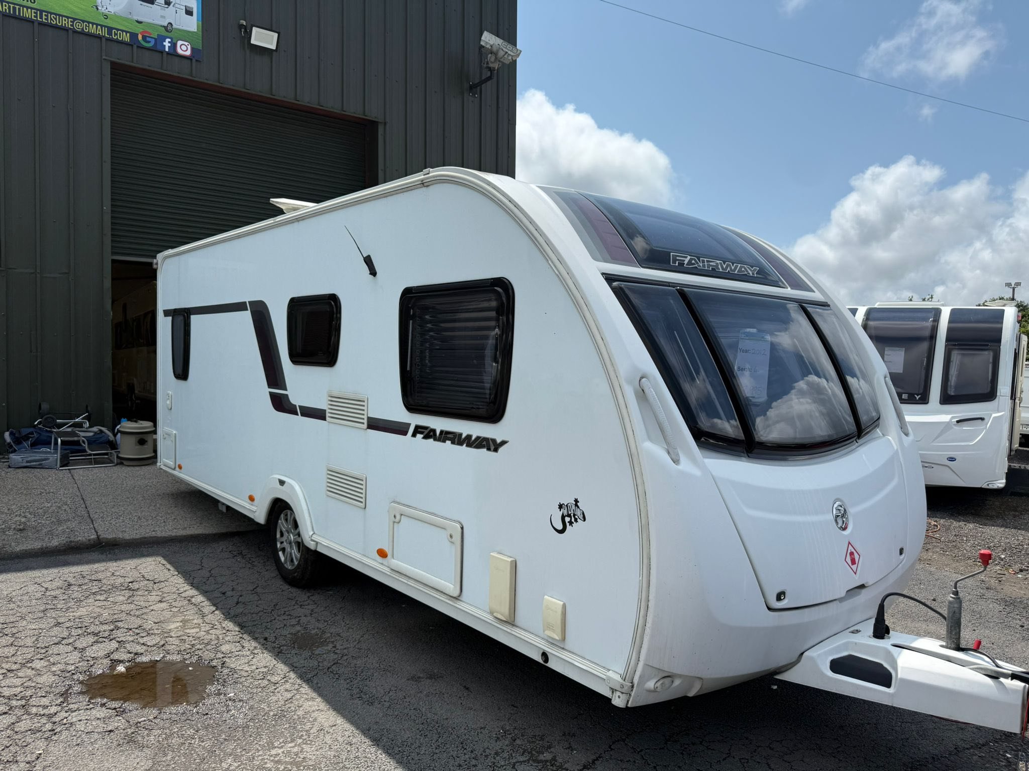 SWIFT FAIRWAY 554
4 BERTH
YEAR - 2012
💰7,995💰
*** GREAT CONDITION THROUGHOUT ***
*** INCREDIBLY POPULAR LAYOUT + SPEC ***
*** FIXED FRENCH SIDE BED ***
*** LARGE END SPACIOUS BATHROOM ***
*** FITTED SOLAR PANEL INCLUDING ✅***
FULLY 'CRIS' CHECKED