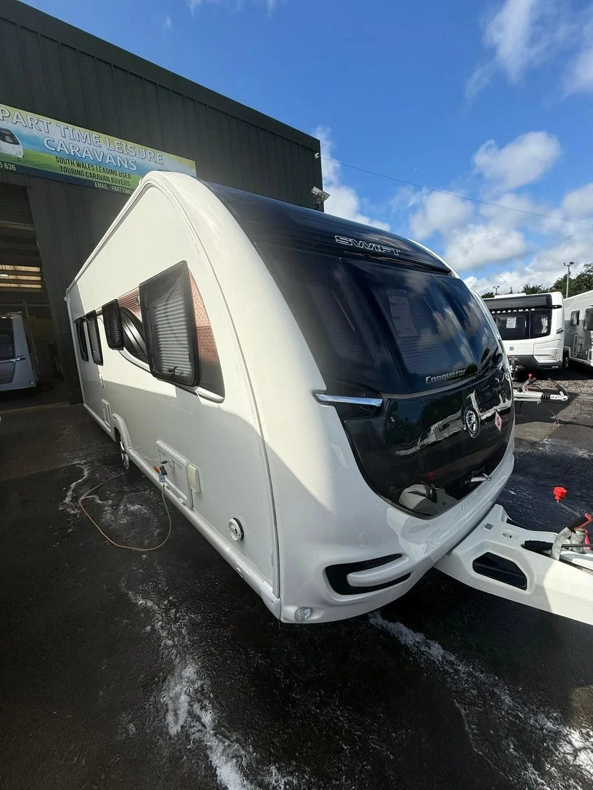 SWIFT CONQUEROR 560
YEAR - 2018
4 BERTH
£16,995
*** GREAT CONDITION THROUGHOUT✅ ***
*** INCREDIBLY POPULAR LAYOUT + SPEC✅ ***
*** FIXED REAR ISLAND BED ✅***
*** LARGE FRIDGE FREEZER ✅***
*** CENTRAL BATHROOM ✅***
*** FITTED SOLAR PANEL ✅***
*** ALDE 