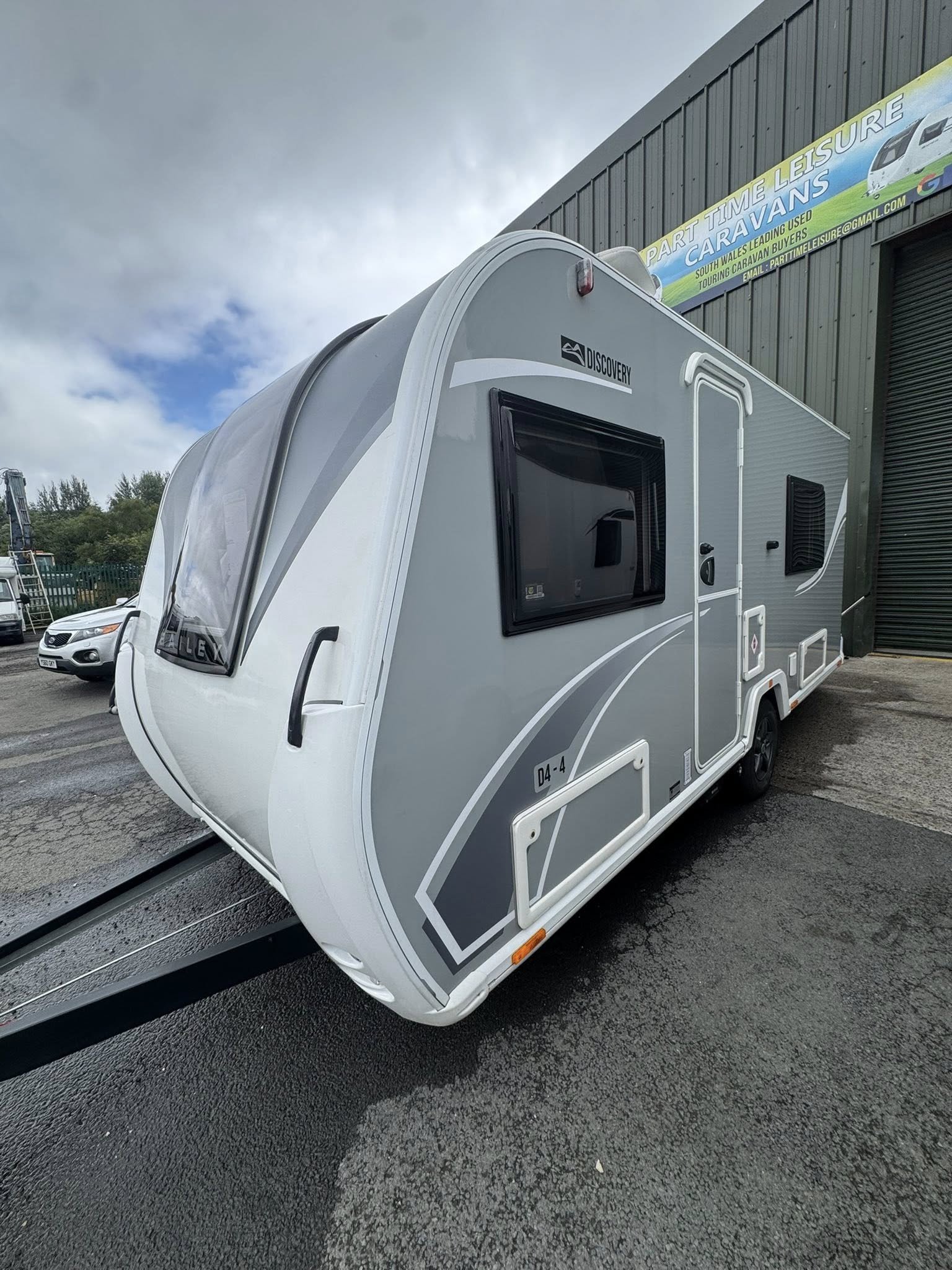 BAILEY DISCOVERY D4-4
4 BERTH
💰£13,995💰
YEAR - 2022
*** SHORT COMPACT FIXED BED CARAVAN ✅***
*** EXTREMELY LIGHTWEIGHT ONLY 1300KG✅***
*** STUNNING CONDITION THROUGHOUT ✅***
*** INCREDIBLY POPULAR LAYOUT + SPEC ✅***
*** FIXED BED + LARGE END BATH