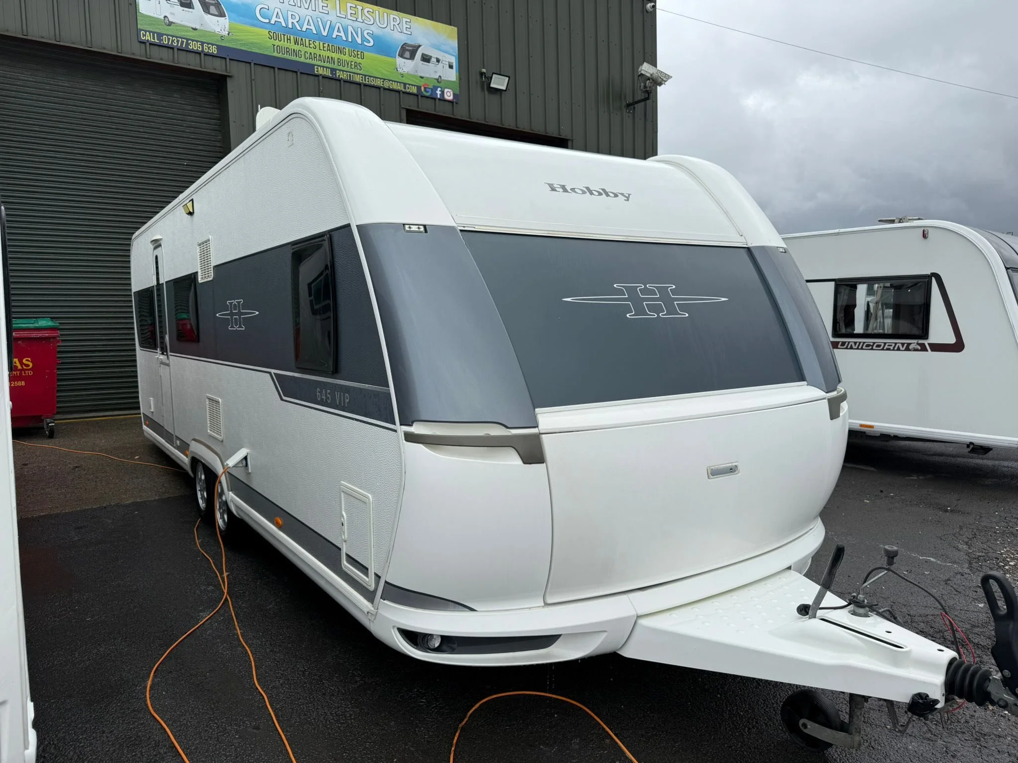 HOBBY V.I.P 645
5/6 BERTH
YEAR - 2015
đź’°ÂŁ10,495đź’°
*** GREAT CONDITION THROUGHOUT ***
*** GREAT FAMILY TWIN AXEL 5/6 BERTH ***
*** 8FT WIDE LUXURY TWIN AXEL CARAVAN ***
*** U SHAPED FRONT LOUNGE SEATS ***
*** LARGE DINETTE SEATING AREA **
*** FIXED