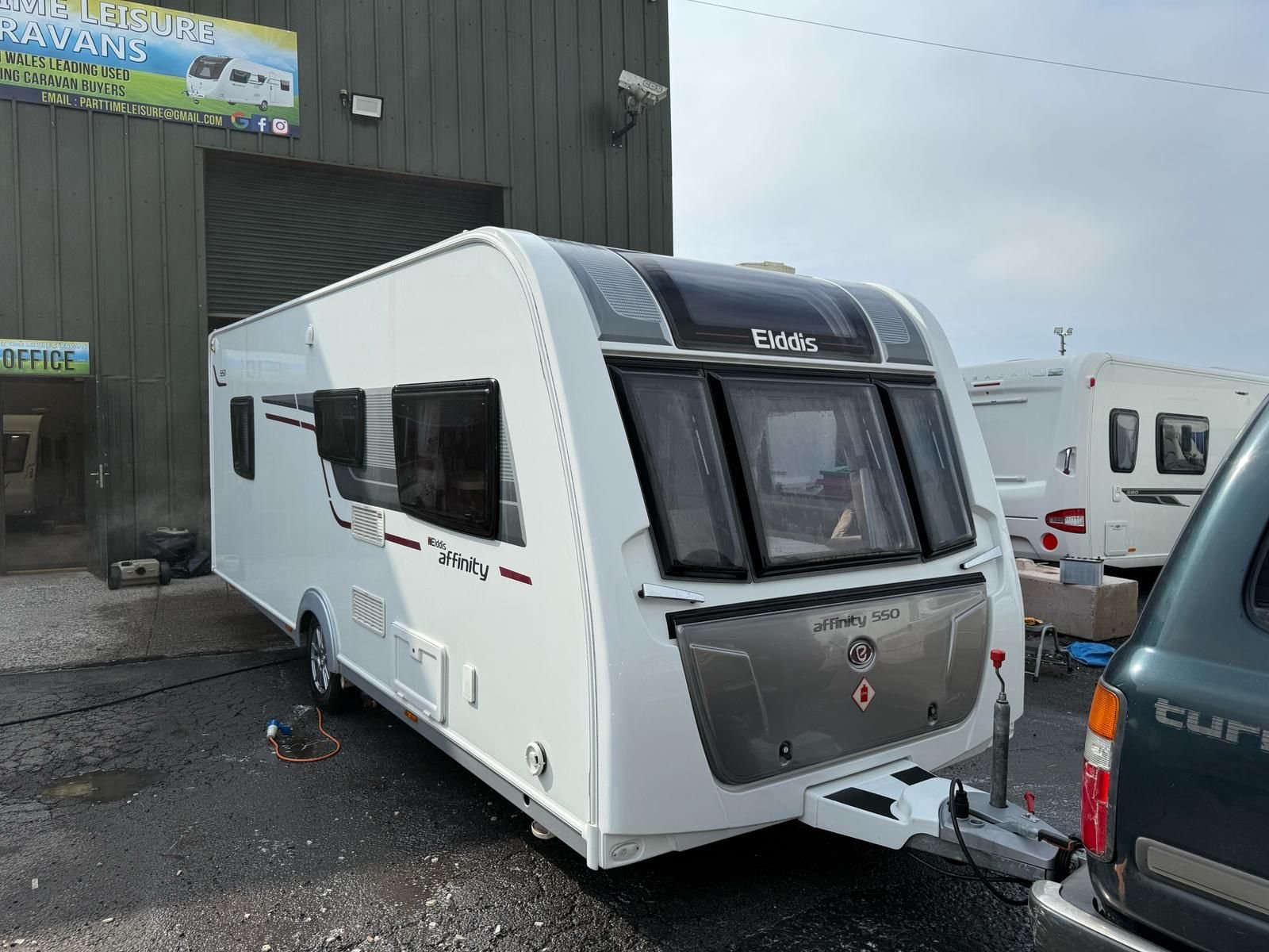 ELDDIS AFFINITY 550
4 BERTH
YEAR - 2016
12,495
*** AMAZING CONDITION THROUGHOUT ***
*** INCREDIBLY POPULAR LAYOUT + SPEC ***
*** FIXED REAR ISLAND BED ***
*** LARGE CENTRAL SPACIOUS BATHROOM ***
*** ALDE WET CENTRAL HEATING ✅***
*** FITTED