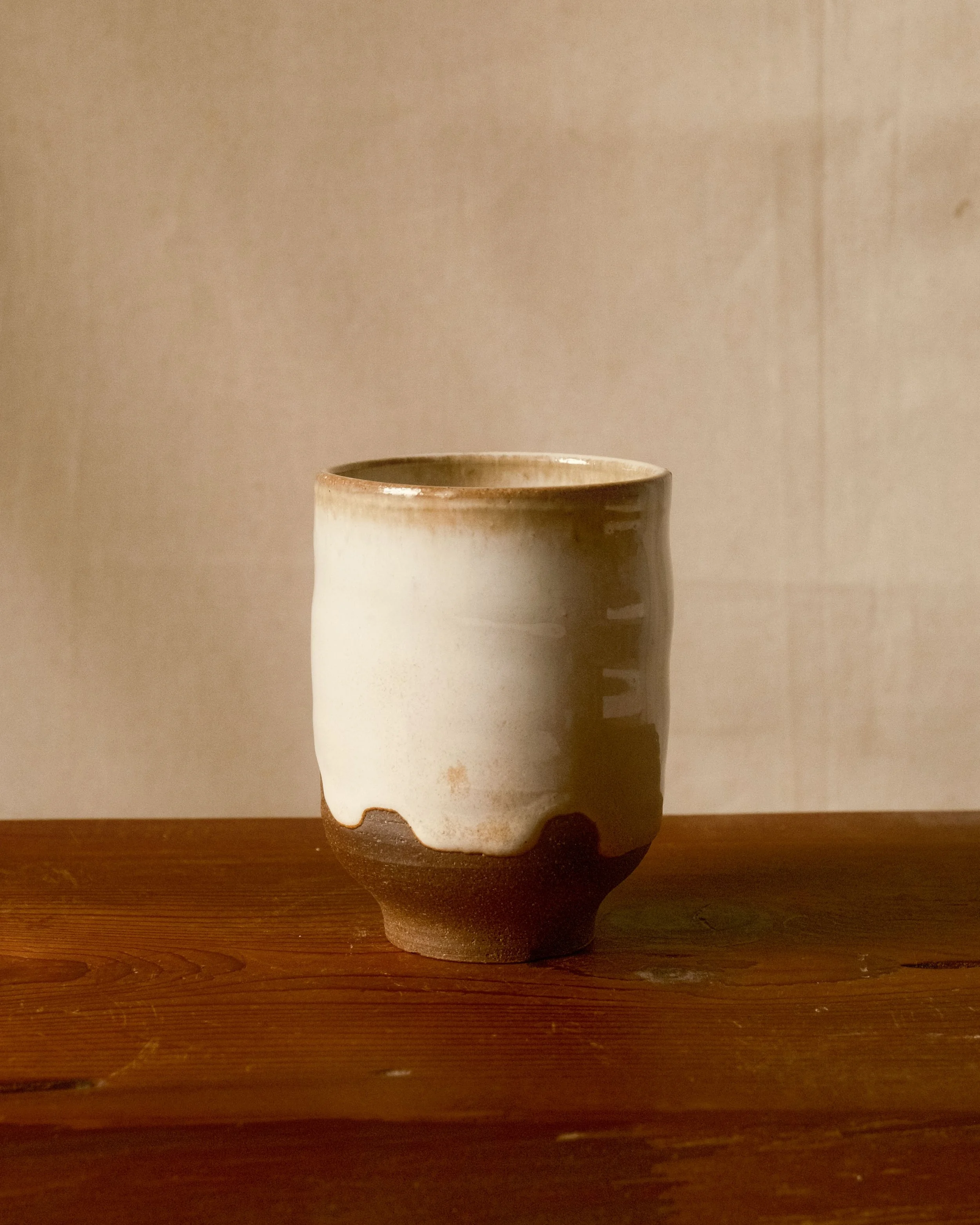 Tall wavy cup