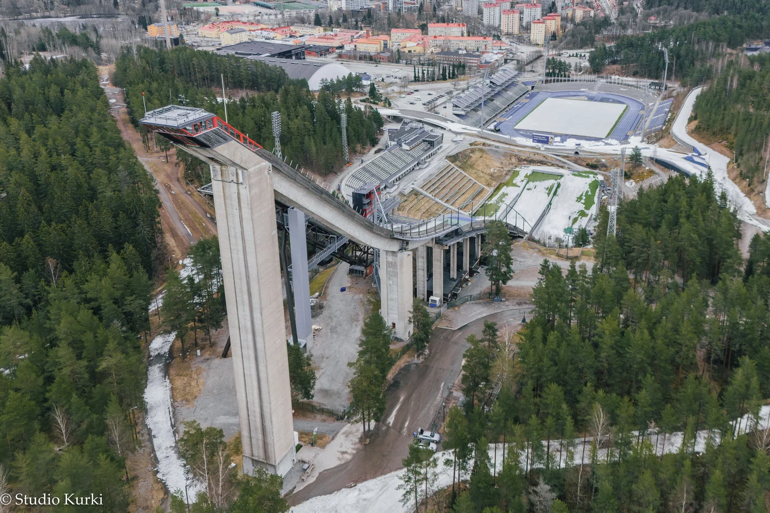 Lahden hyppyrimäkien rakennelmat ilmasta
