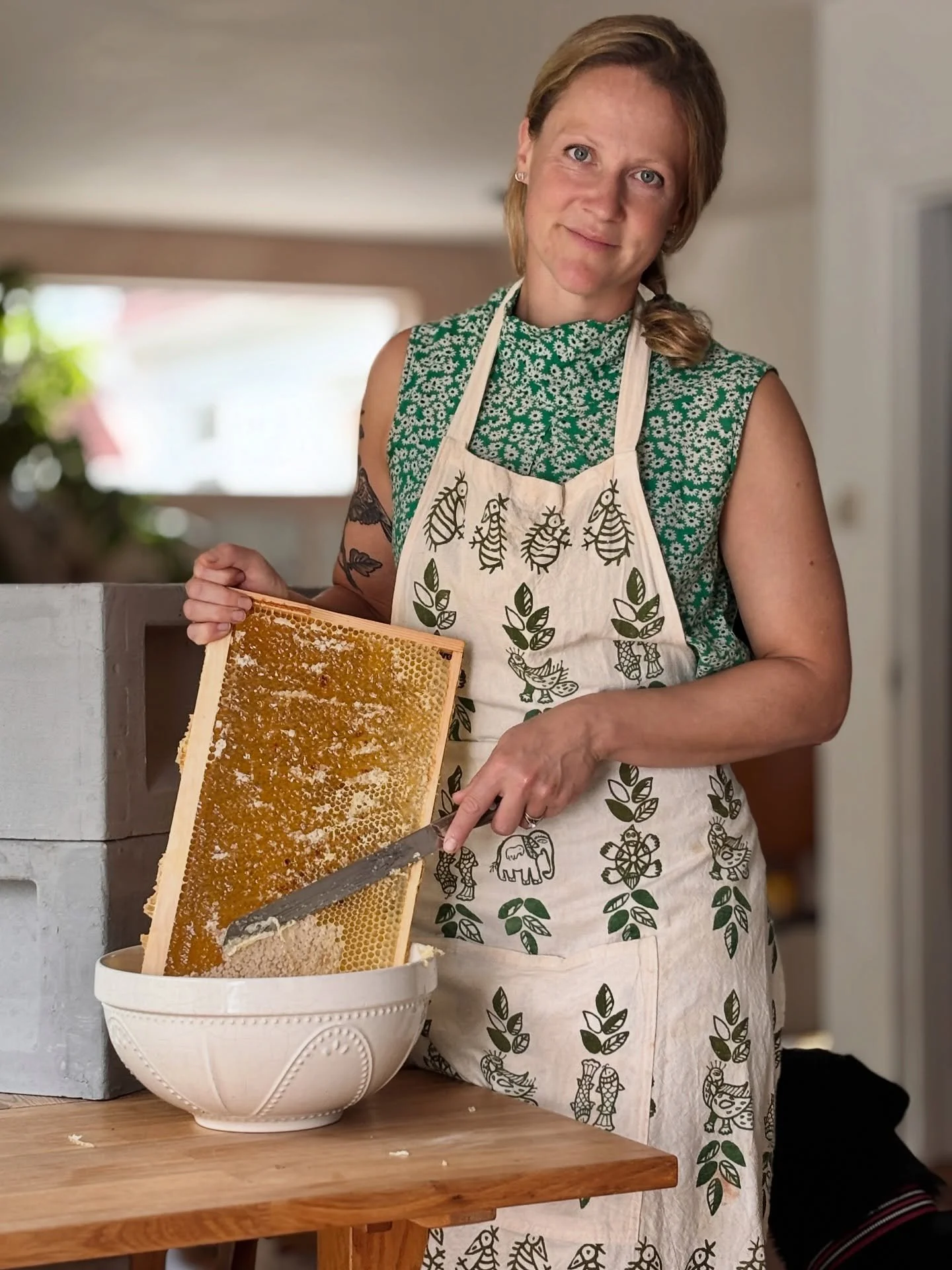Somewhere along the way, 
I entered my apron era. 
And became my mother&hellip; but with dogs &amp; tattoos

#honeyharvest2025 🍯✨