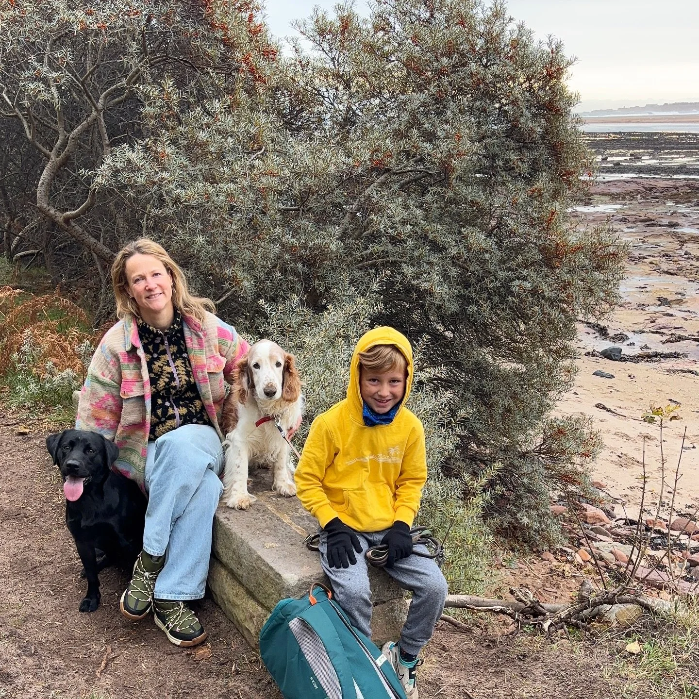 Anyone else&rsquo;s family / kids / dogs failing to grasp the concept that today&rsquo;s extra hour might have been spent snuggled in bed?! 

Not that today was going to be a long lie&mdash; I&rsquo;m out early with my snorkel spot scouts! 🦦 

@kate