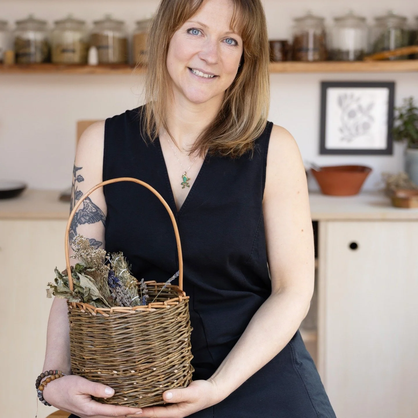 Hiya! I&rsquo;m Liz, a Reiki practitioner &amp; teacher and holistic Herbalist, working from a garden studio workshop I call the &lsquo;Reiki &amp; Remedy Sanctuary&rsquo; in central North Berwick. 

Here you&rsquo;ll find a nurturing, grounded heali