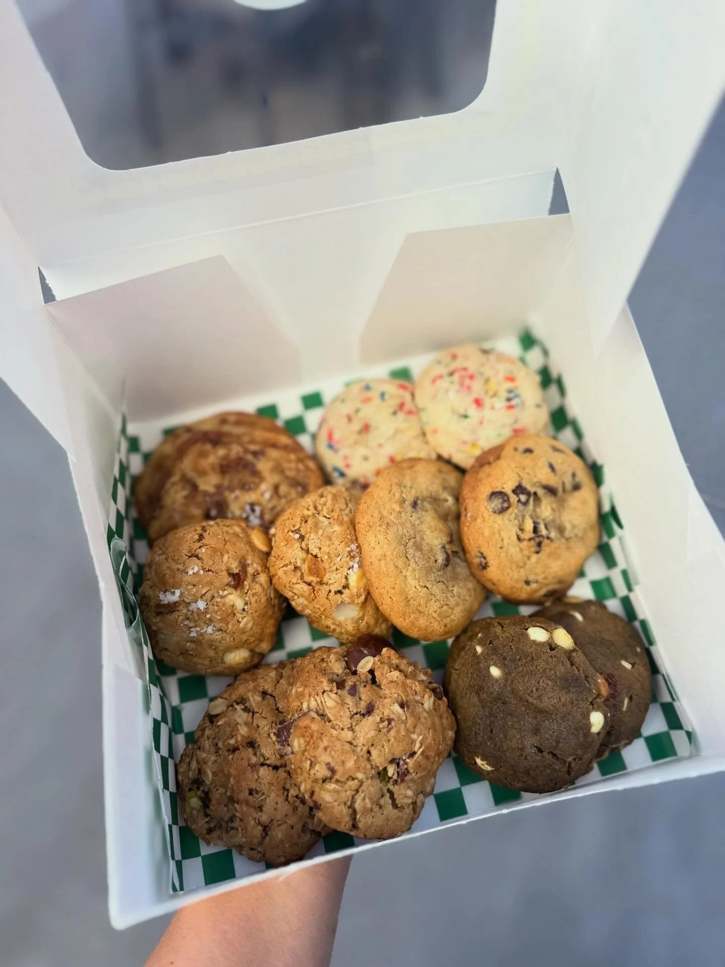 Dozen Sampler

🍪 &mdash;-> Cranberry Crunch, Salted Toffee, Funfetti, Chocolate Chip, Matcha Chip, Nutty Blonde