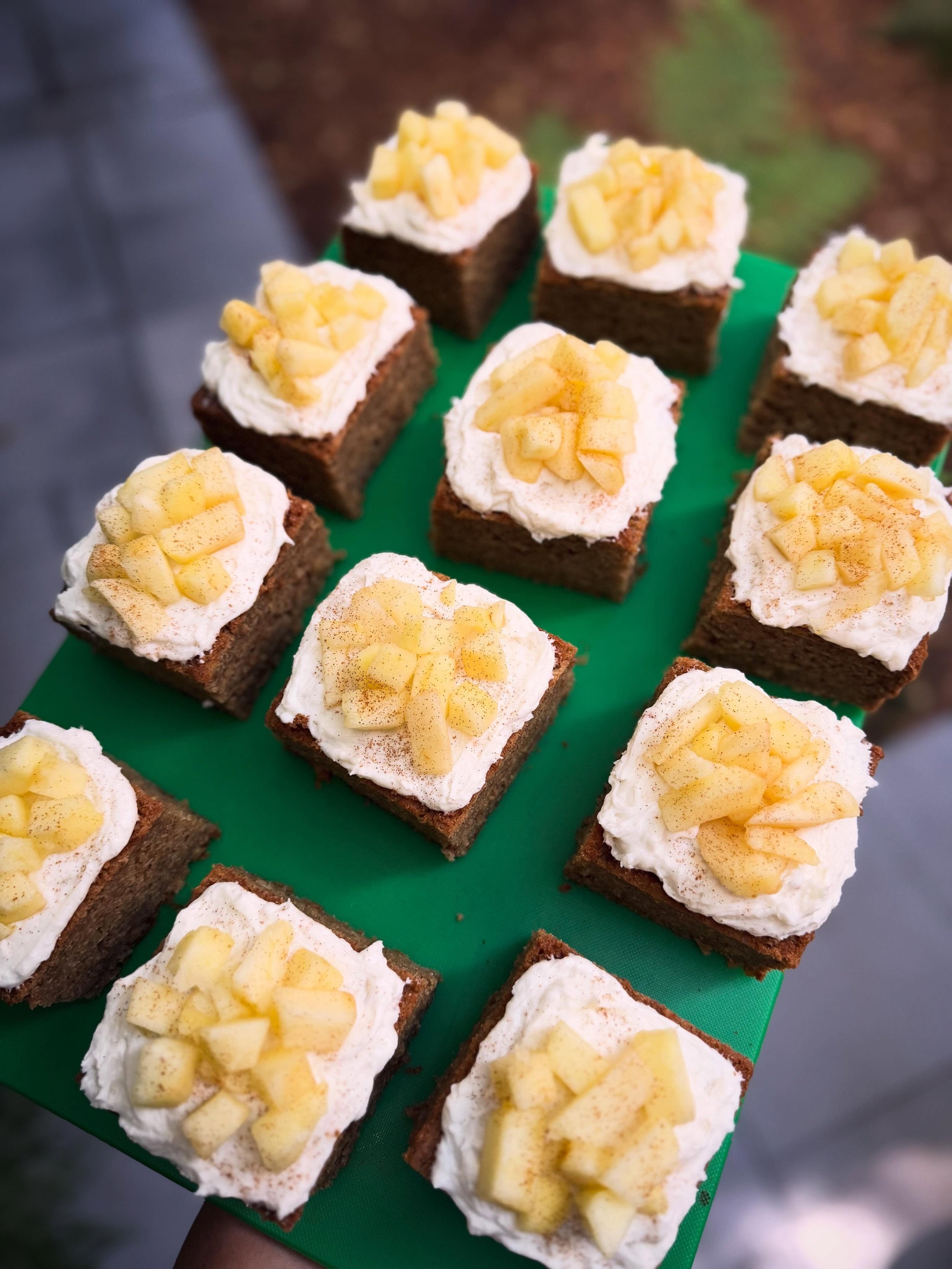 Apple Cider Cakes with Cinnamon Buttercream 🍎