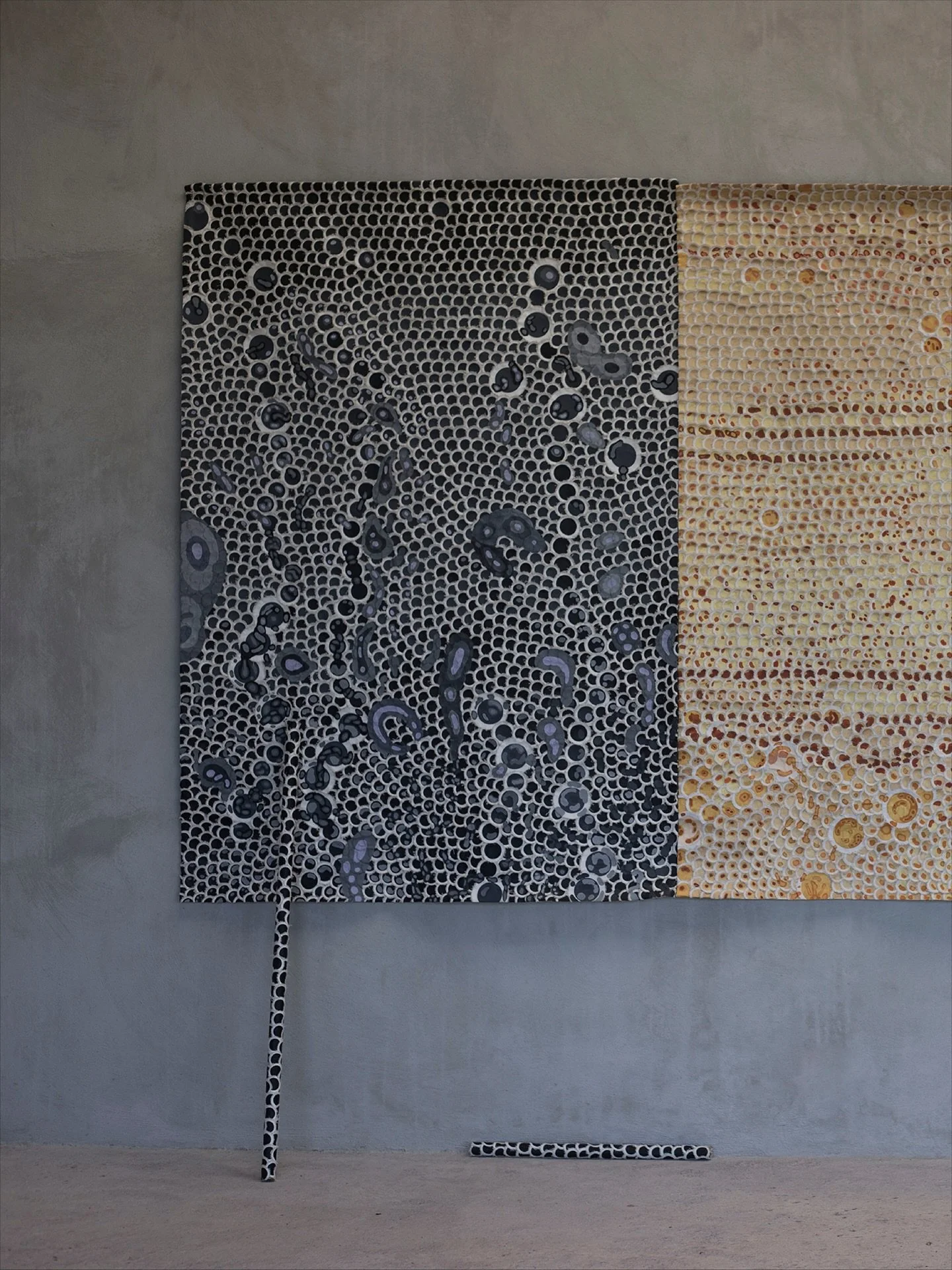 🌊 &ldquo;Si llevan agua, son r&iacute;os. Si no, son caminos.&rdquo; - Humberto Ak&rsquo;abal

esta exposici&oacute;n explora lo que fluye y lo que se detiene: memorias de cuerpos y territorios que navegan, resisten o siguen movi&eacute;ndose inclus