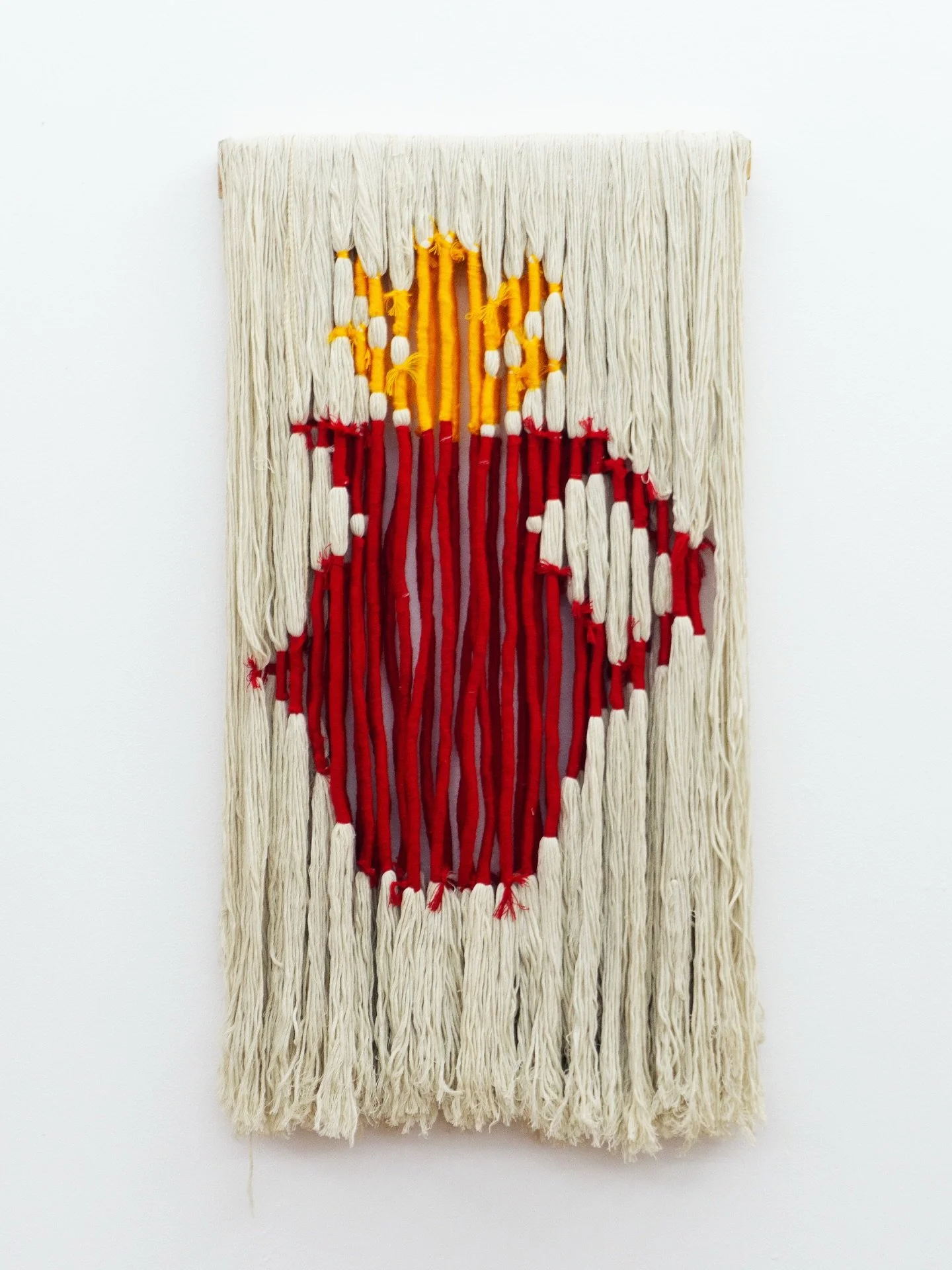 🌊 &ldquo;Si llevan agua, son r&iacute;os. Si no, son caminos.&rdquo; &mdash; Humberto Ak&rsquo;abal

En Galer&iacute;a Extra, esta exposici&oacute;n explora lo que fluye y lo que se detiene: memorias de cuerpos y territorios que navegan, resisten o 