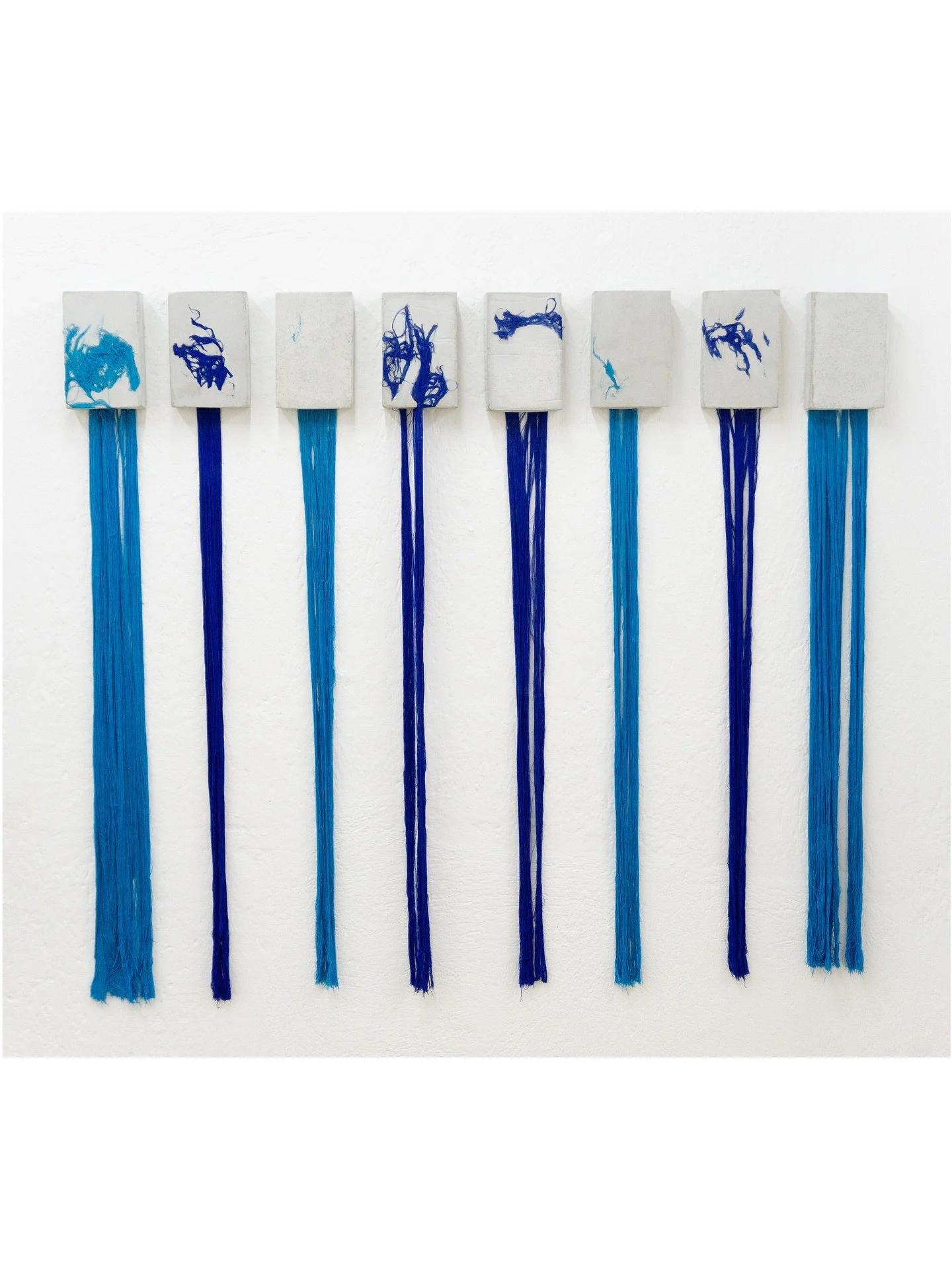 🌊 &ldquo;Si llevan agua, son r&iacute;os. Si no, son caminos.&rdquo; &mdash; Humberto Ak&rsquo;abal

Esta exposici&oacute;n explora lo que fluye y lo que se detiene: memorias de cuerpos y territorios que navegan, resisten o siguen movi&eacute;ndose 