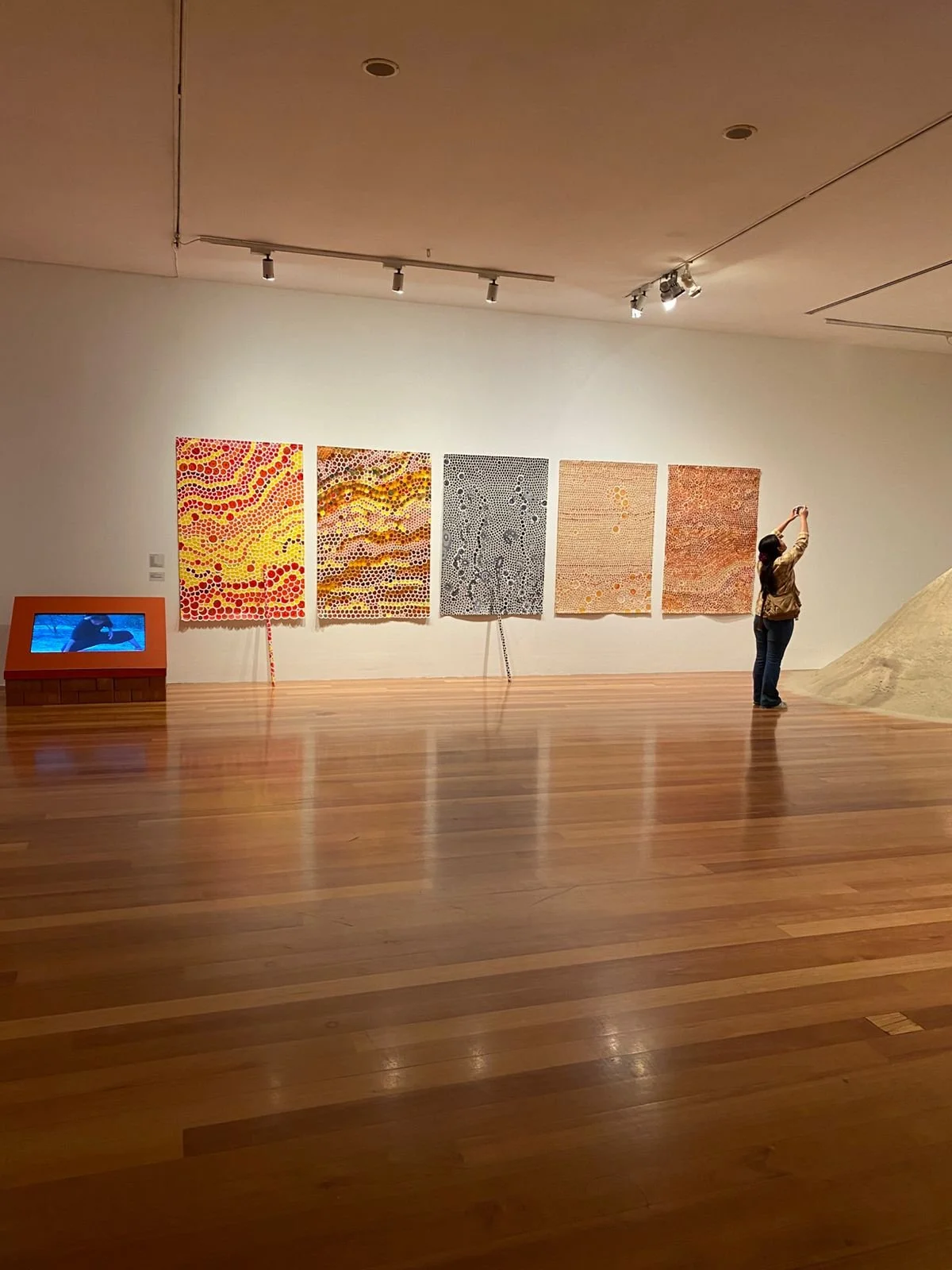 Adán Vallecillo en la trienal de arte contemporáneo artcut