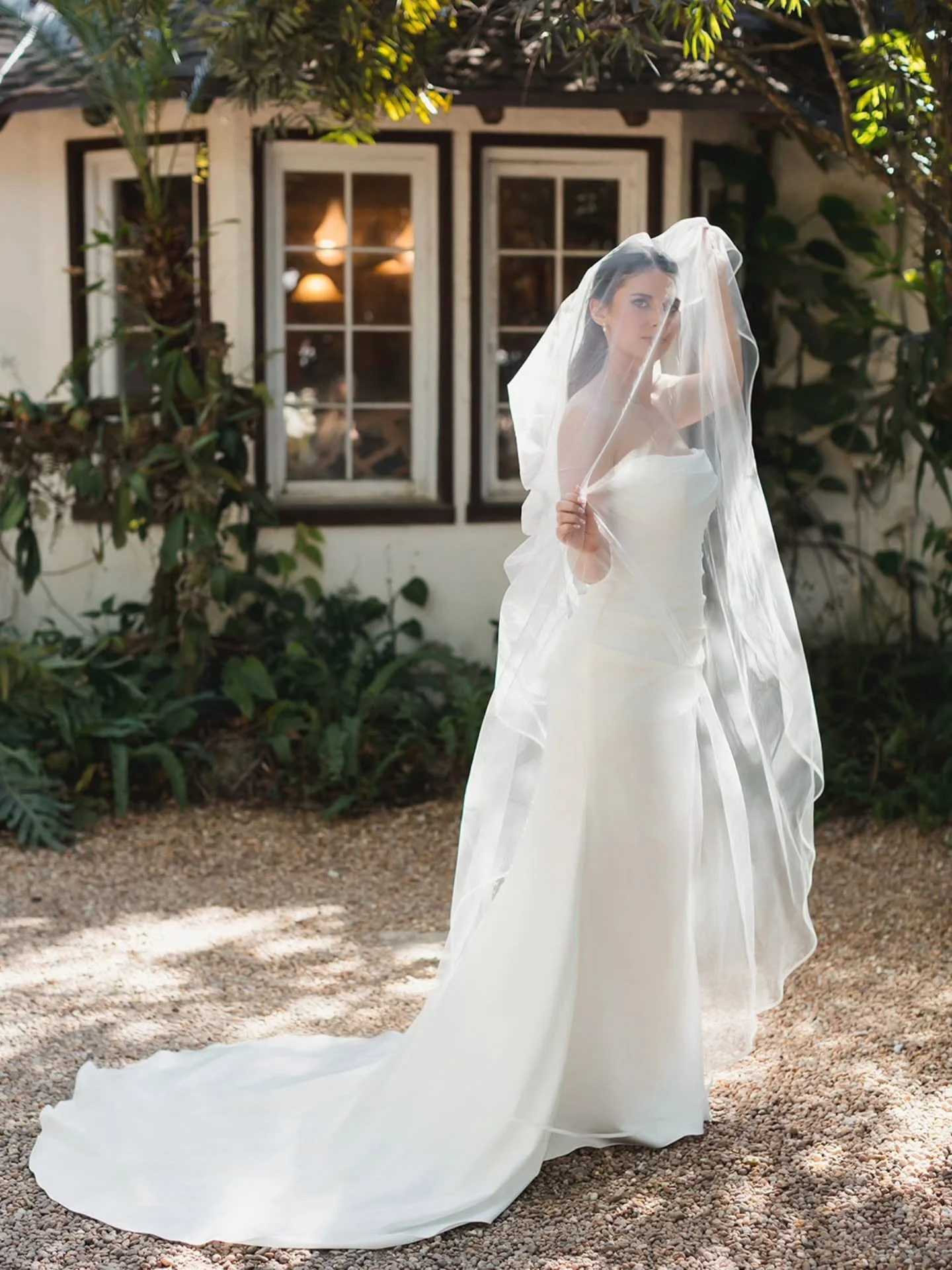 Give me a veil, soft light, and a little bit of drama&hellip; every time.

H&amp;M: @bellelite
Florist: @flowersbyro
Catering: @dadecountyfoodgroup
Entertainment: @ajthedj305
Wedding Dress: @bocaratonbridal
Planner: @themodevents
Videographer: @manny