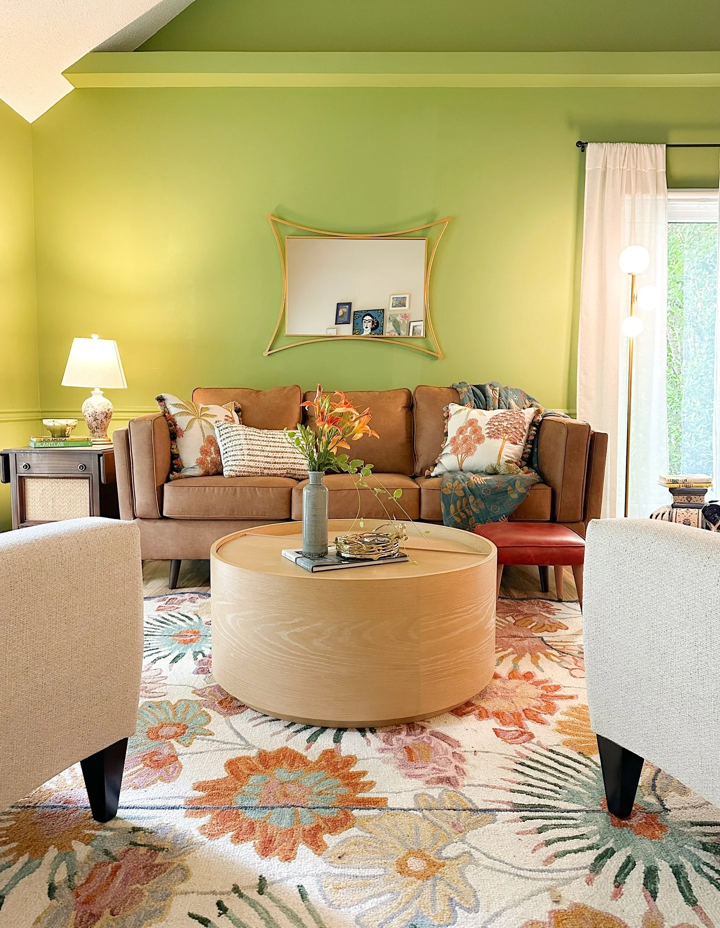 Swipe to see the BEFORE pictures - you won&rsquo;t believe the same person lives here. 😱

This project was extra special because we got to help our lovely client FINALLY reflect her own personality: bold, world-travelled and COLORFUL! 🌏

After she 