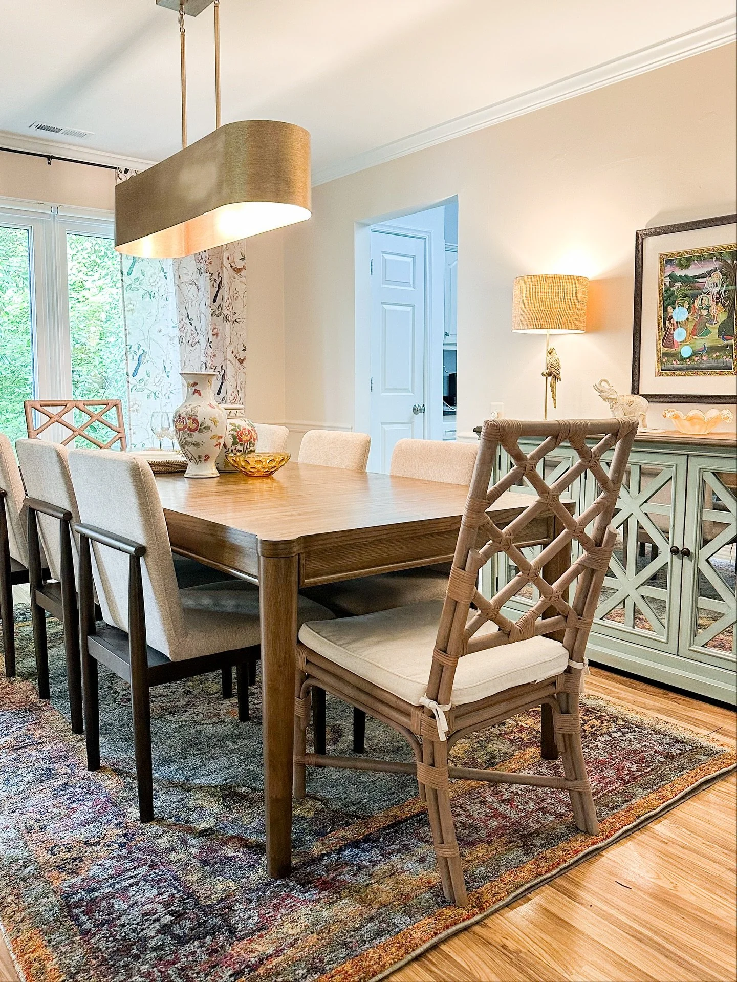 Swipe to see the BEFORE of this amazing dining room transformation! 😱

We&rsquo;re still not over how much our client&rsquo;s personality bloomed in her home during our project! 🌸

We shopped on the low and high end for this dining room, combing th