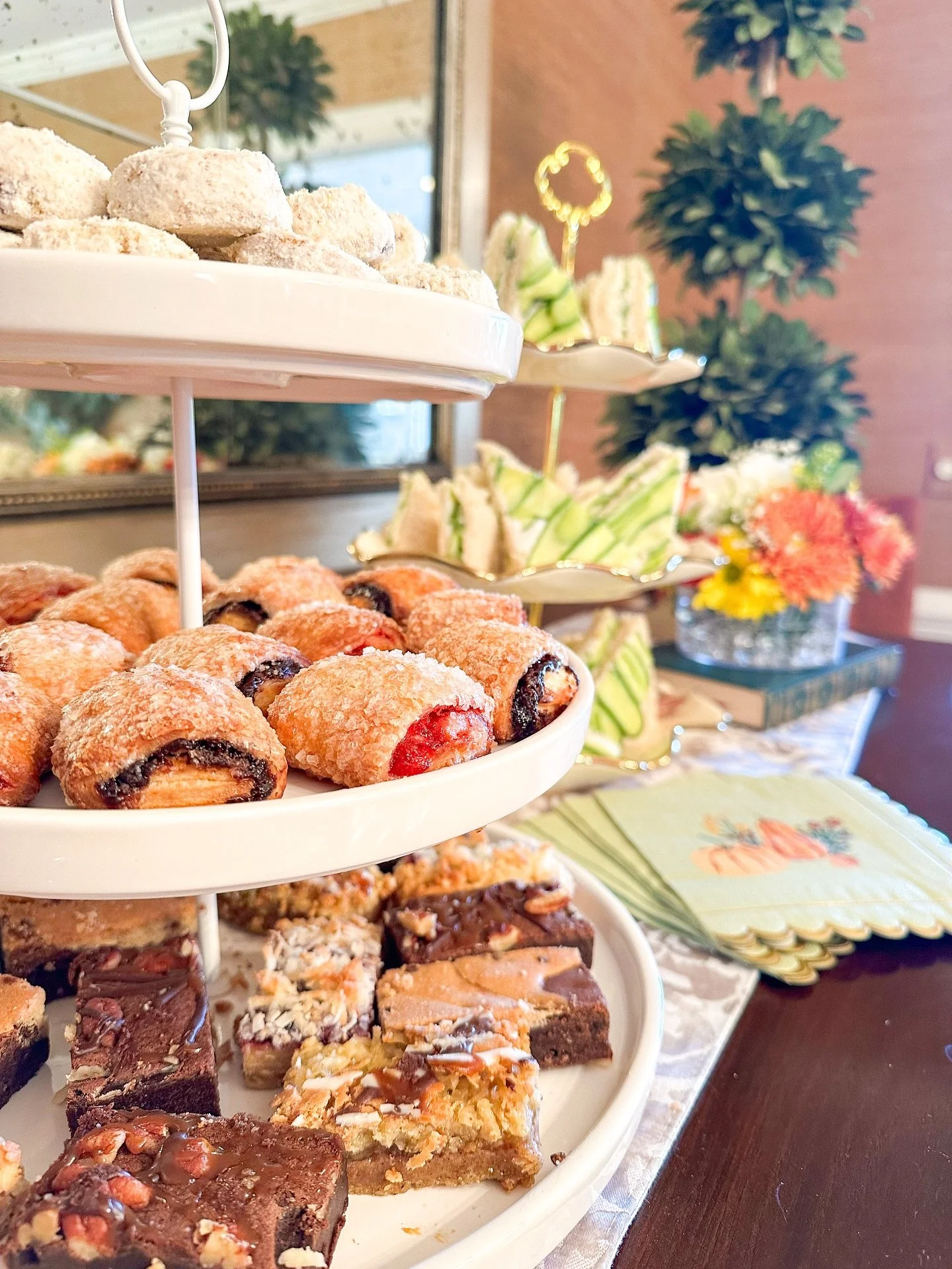 Welcome to the Bougiest Book Club you&rsquo;ve ever seen. 😉✨📚

We had the pleasure of doing all of the food, flowers and decor for one of our client&rsquo;s book club meetings! Yes, Zhuzh can do it all. 🙌

The best part - when our client came home