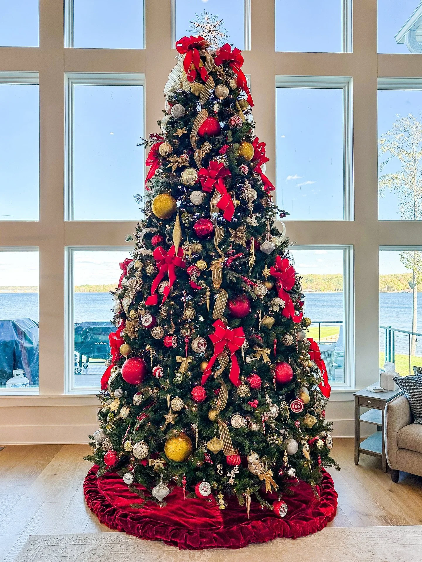 HAPPY HALLO-Wait&hellip; We&rsquo;re already doing Christmas over here! 🎄✨😂

We had the pleasure of setting up Ashley and Grayson&rsquo;s family Christmas tree. What is usually a week long headache for them took the Zhuzh team only one day to compl