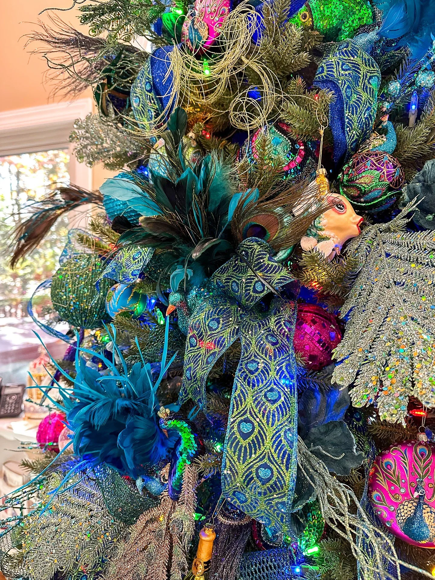 Peacock Christmas 🦚✨🎄

For this spectacular tree, our client let us play with her lifetime collection of STUNNING Christmas decor. We gave her a completely new look and feel, and she didn&rsquo;t have to spend any money on new decor! 💸😍🙌

It&rsq