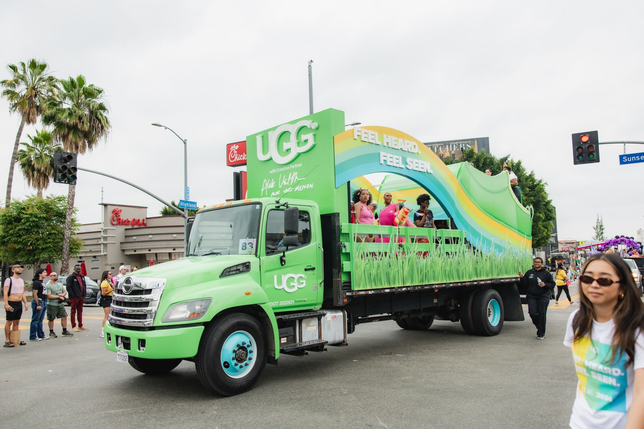 UGG x LA PRIDE (2).jpeg