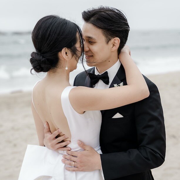 A love where every curve and line fills an ode to the blue ocean of Mother Nature.
&nbsp;
Photo: @charplenz 
Beauty: @kellyjobeauty 
Planning: @theysolovedevents 
Florist: @ashandoakfloral 
Venue: @ritzcarltonhmb 
Video: @sesnomediaproductions 
&nbsp