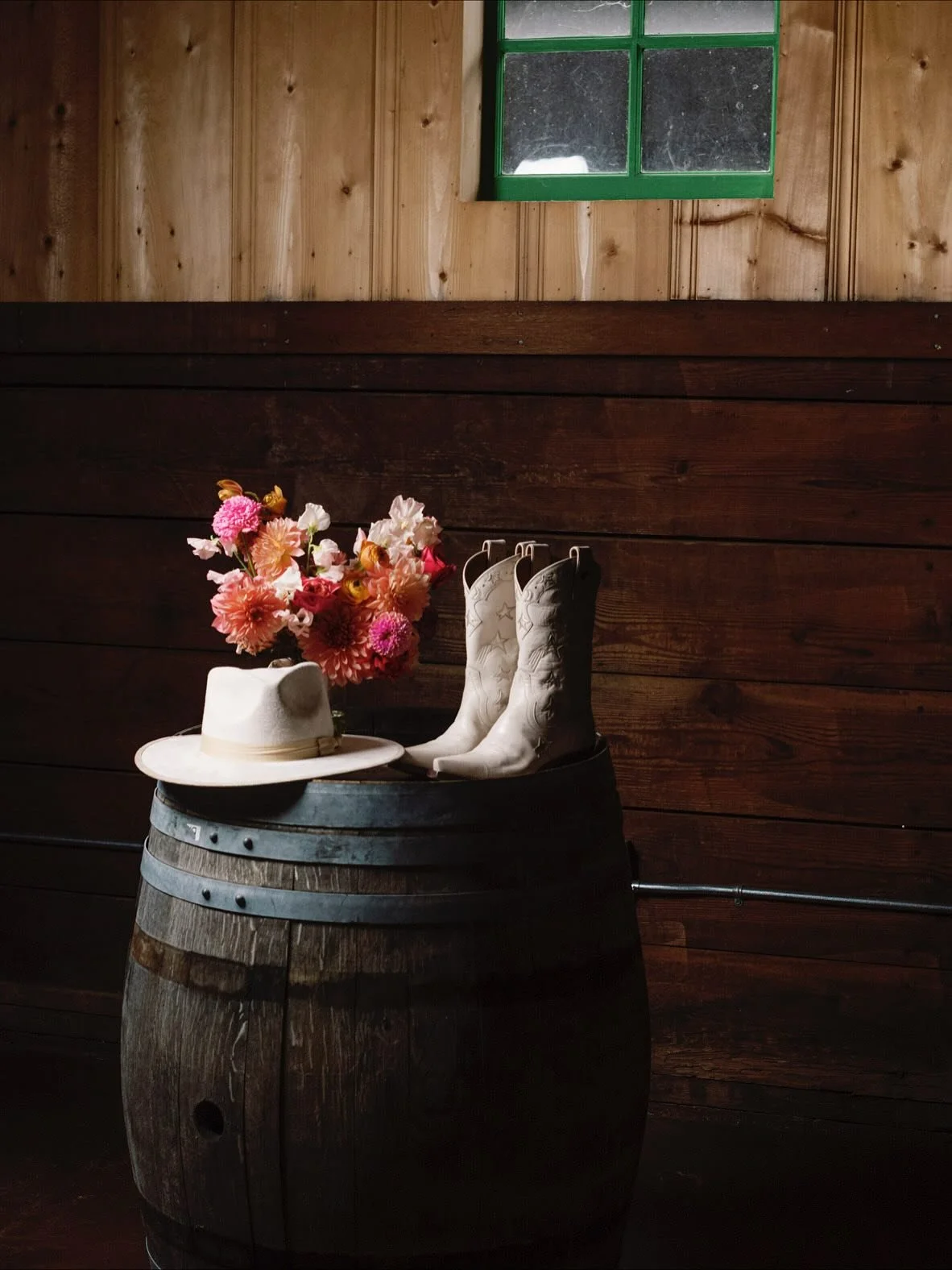 Scouting in Wyoming and still riding high from last week&rsquo;s wedding &mdash; the cowboy spirit is strong out here!

Planning &amp; Design: @lorelleevents 
Photo: @clanegessel 
Flowers: @ashandoakfloral 

#jacksonhole #jacksonholewedding #wyomingw