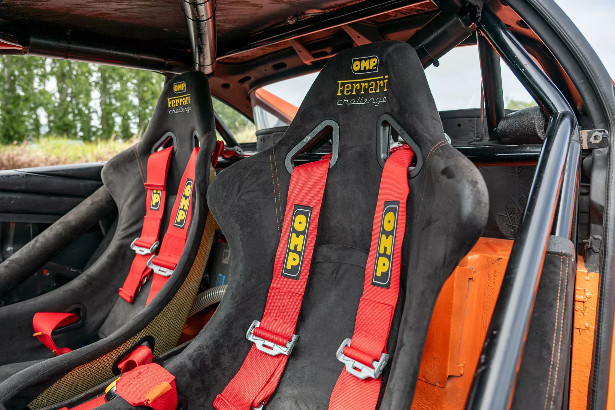 Ferrari-348-15.webp
