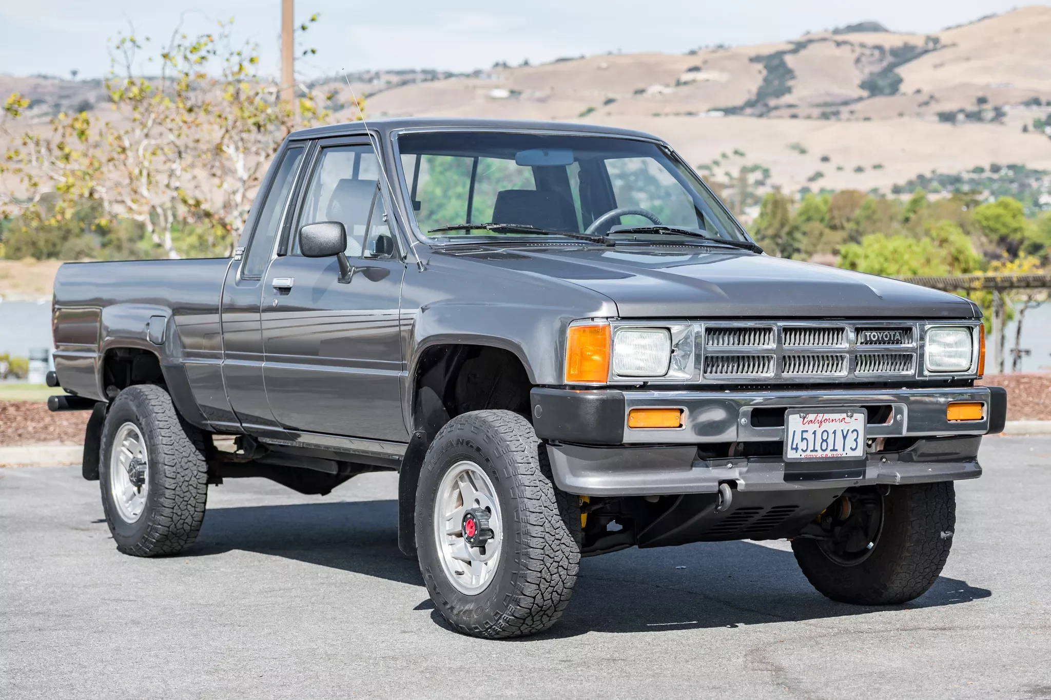 1986-ToyotaPickup-Jason.webp