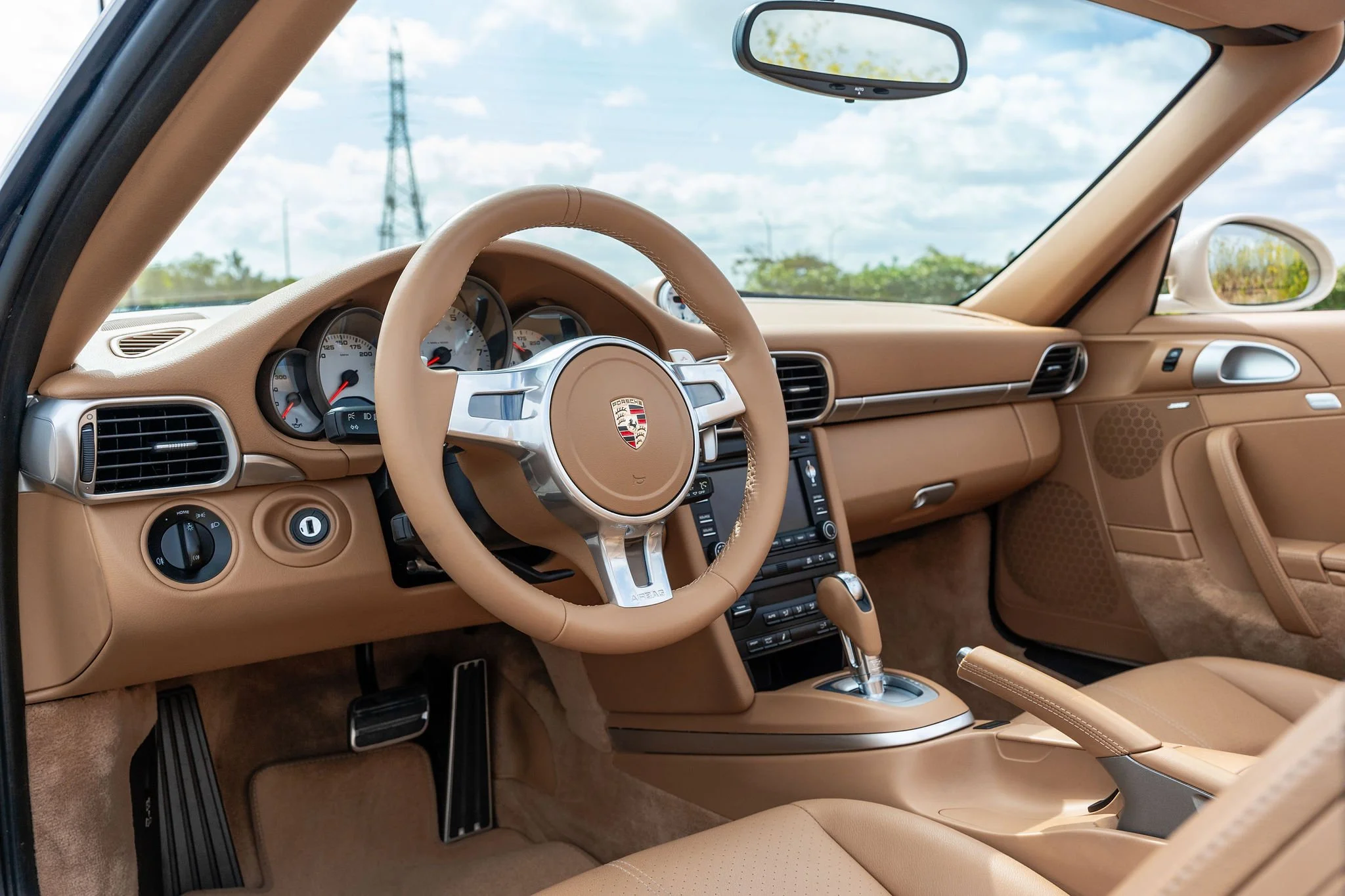 049_Interior_2009Porsche911Carrera4SCabriolet.jpg