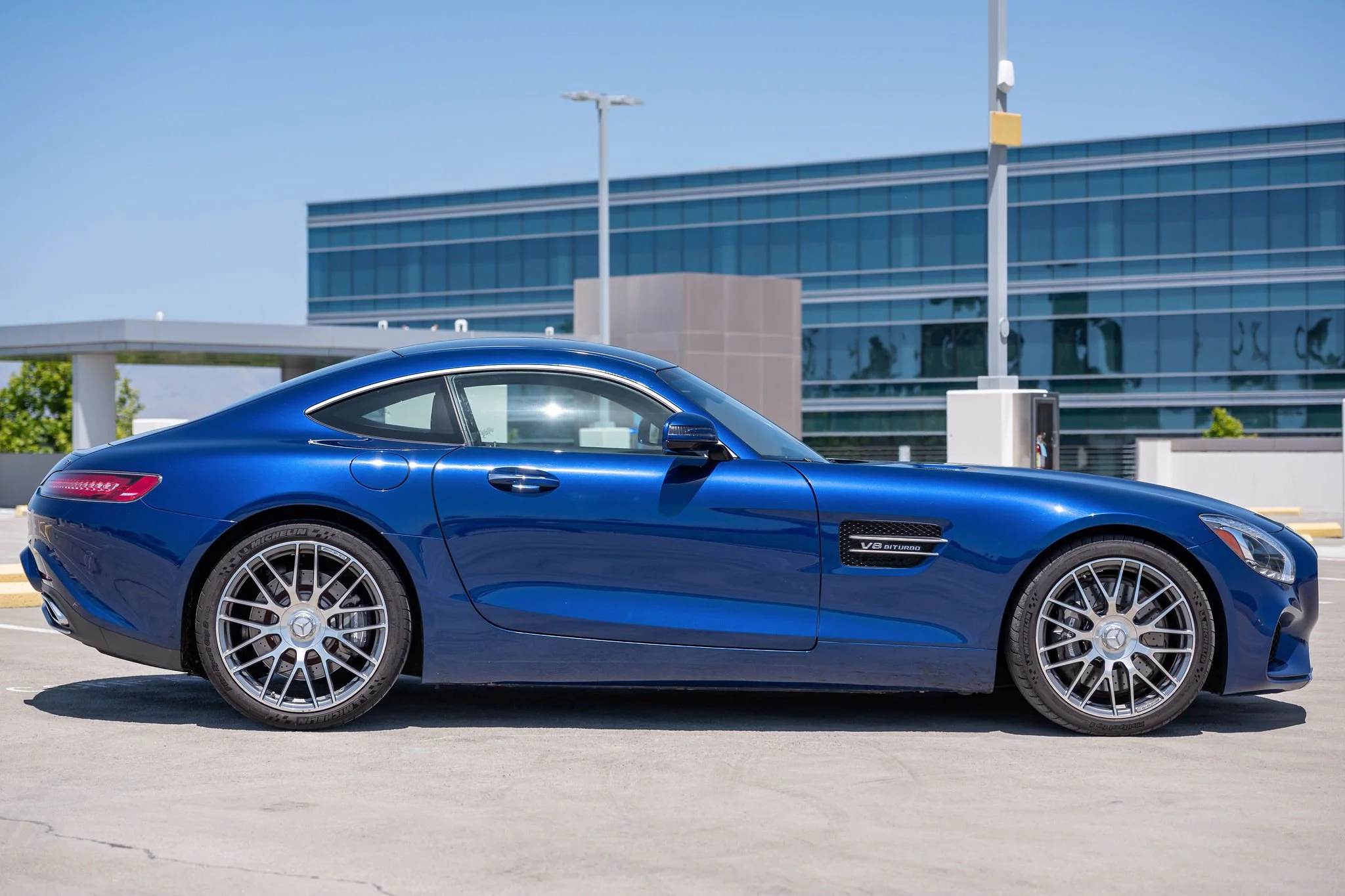 004-exterior_2017Mercedes-AMGGT.JPG