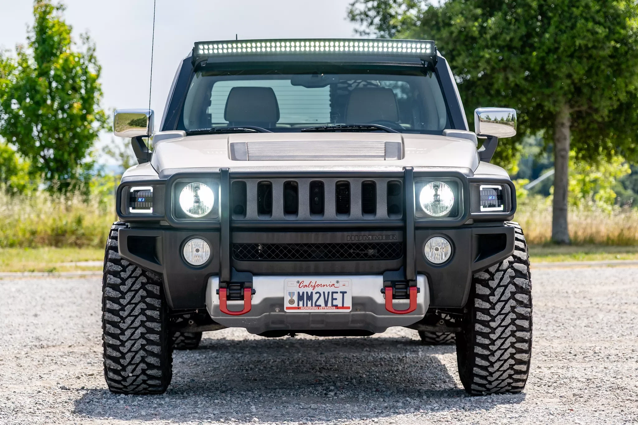 Hummer-H3T-1.webp