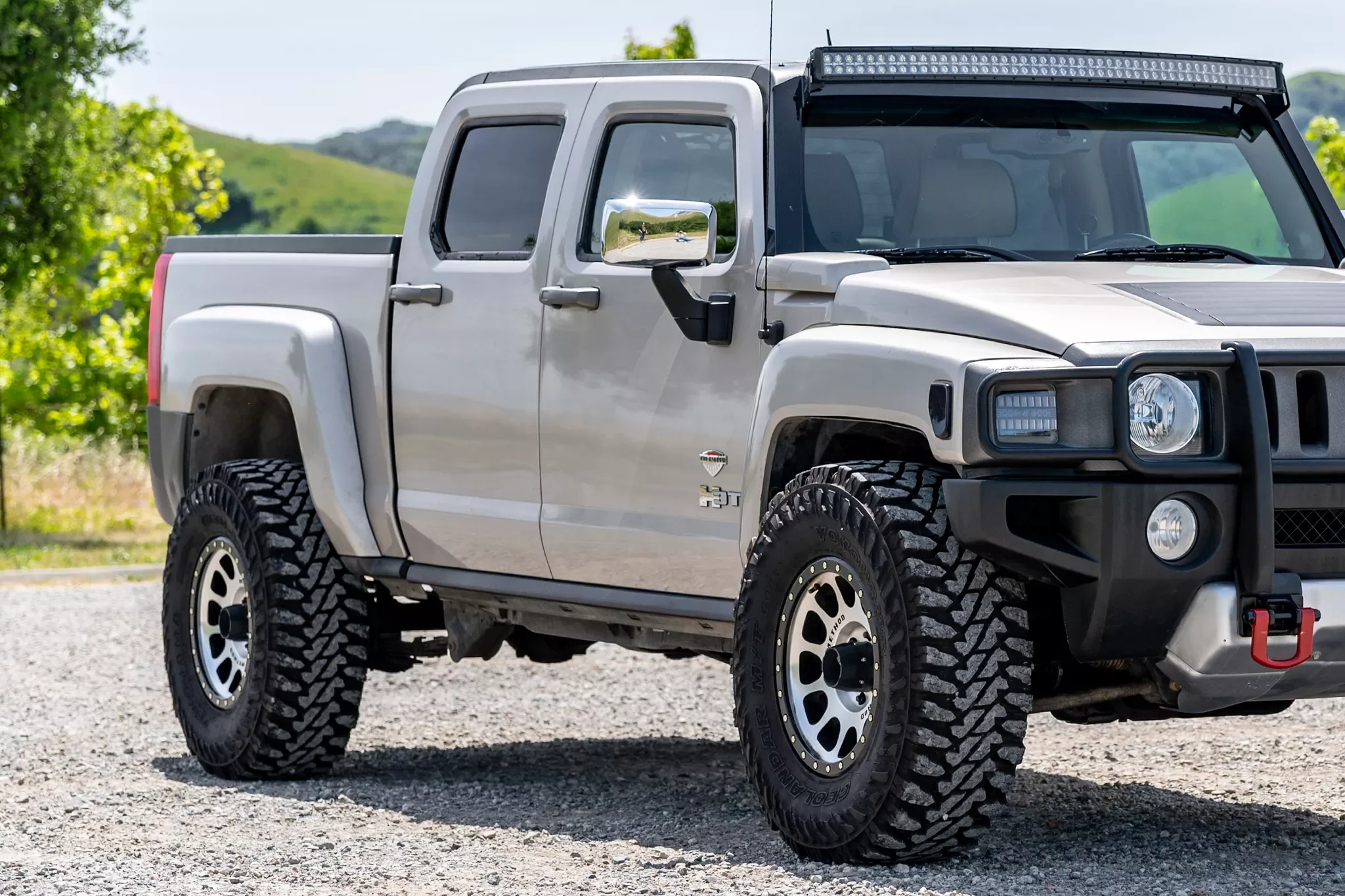 Hummer-H3T-10.webp