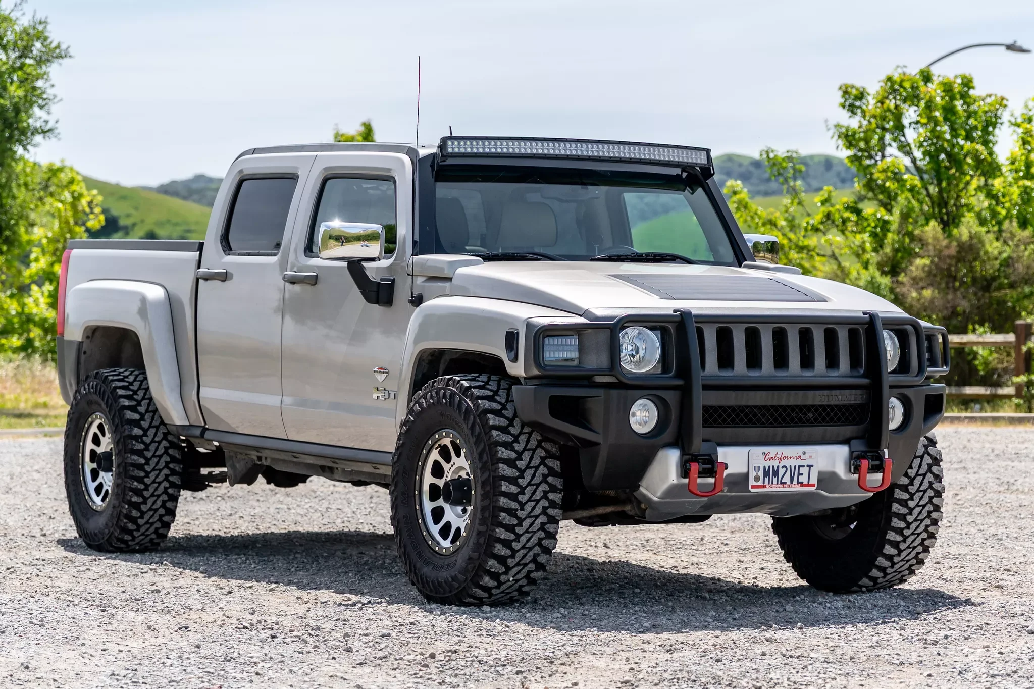 Hummer-H3T-2.webp