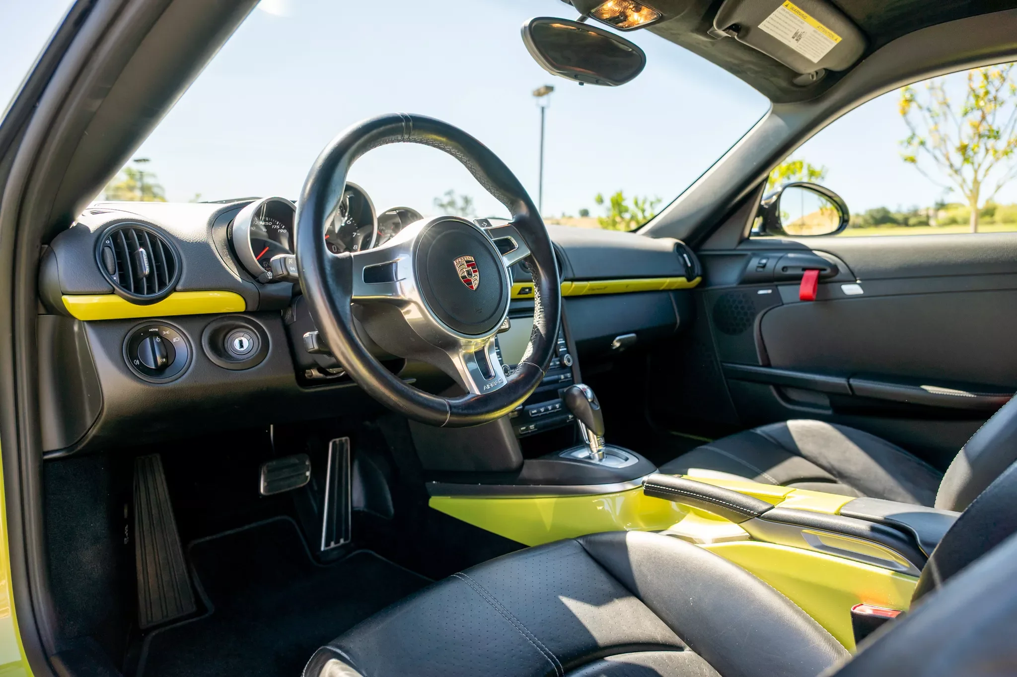 2012-PorscheCayman-10.webp