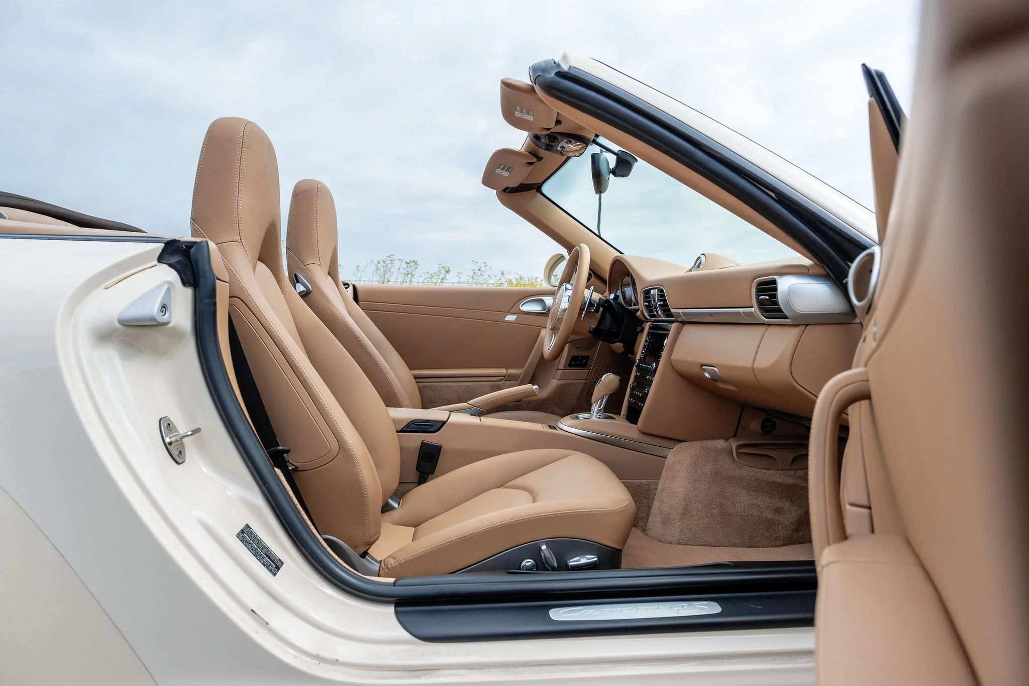 054_Interior_2009Porsche911Carrera4SCabriolet.jpg
