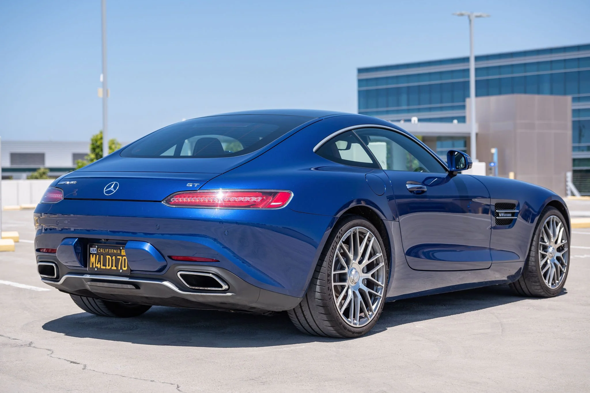 005-exterior_2017Mercedes-AMGGT.JPG