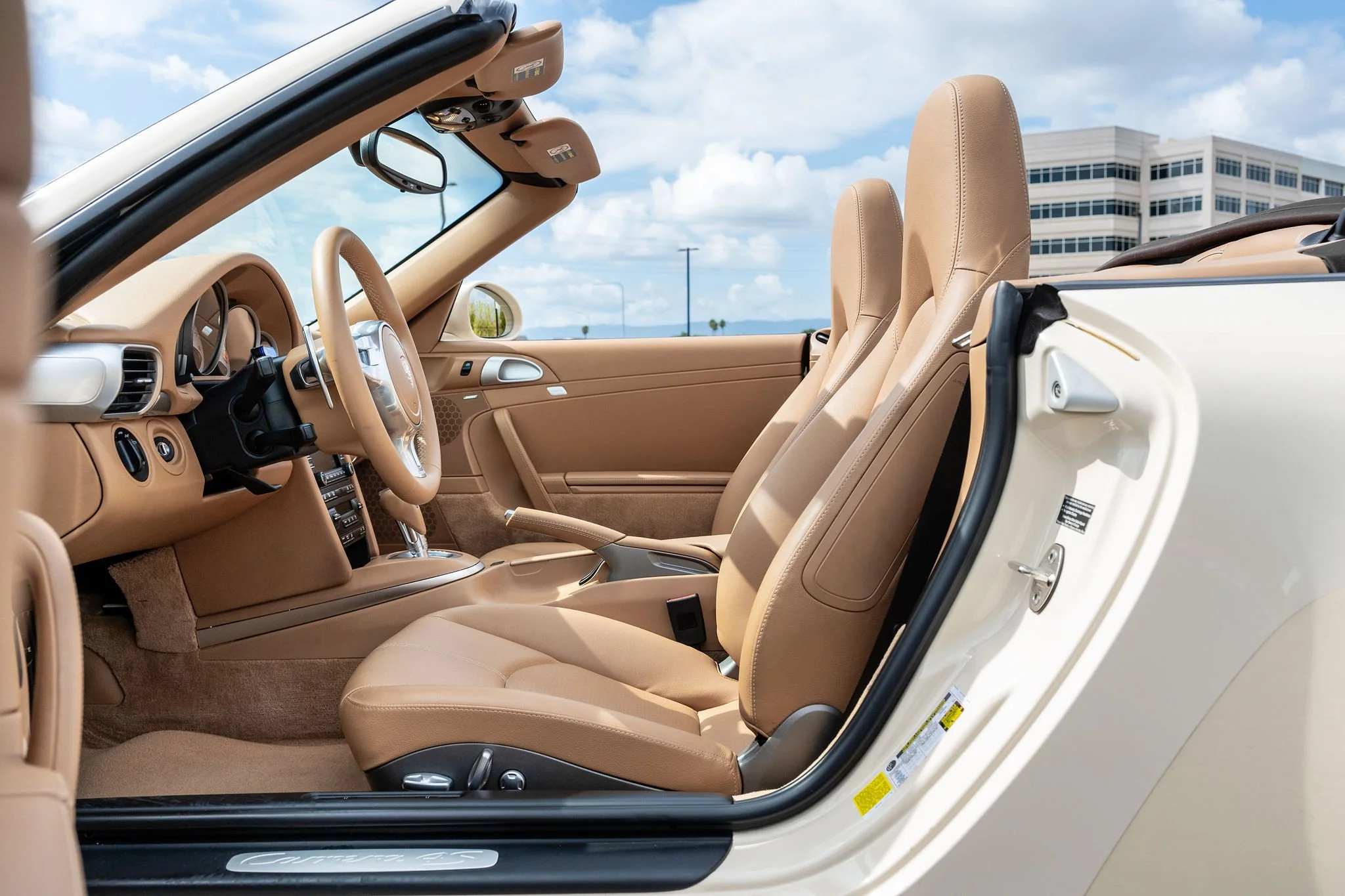 053_Interior_2009Porsche911Carrera4SCabriolet.jpg