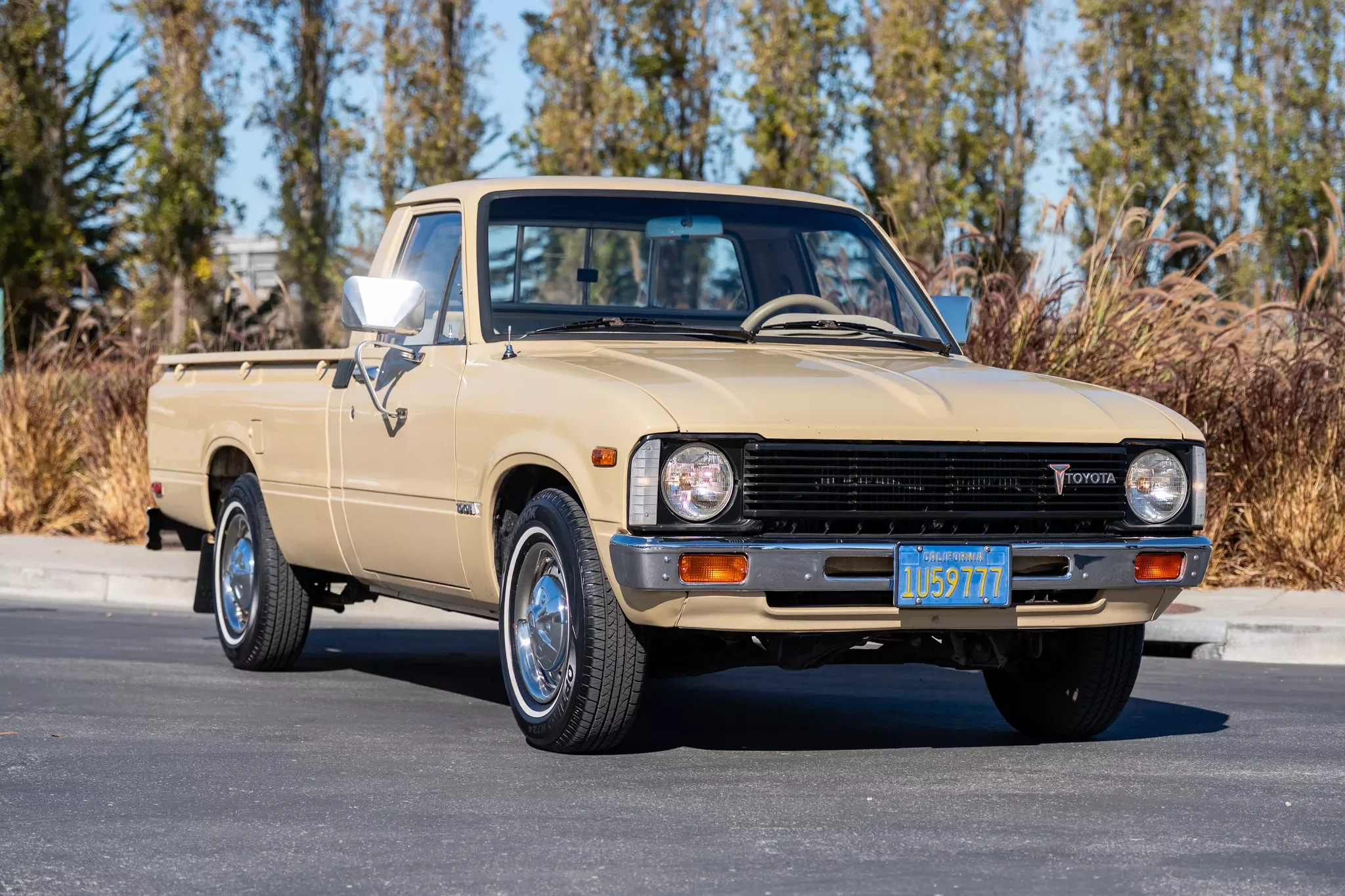 1980-ToyotaHilux-2.webp