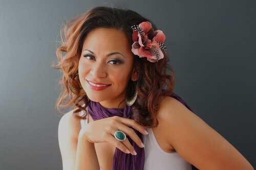 Lormona Meredith,
Communications
