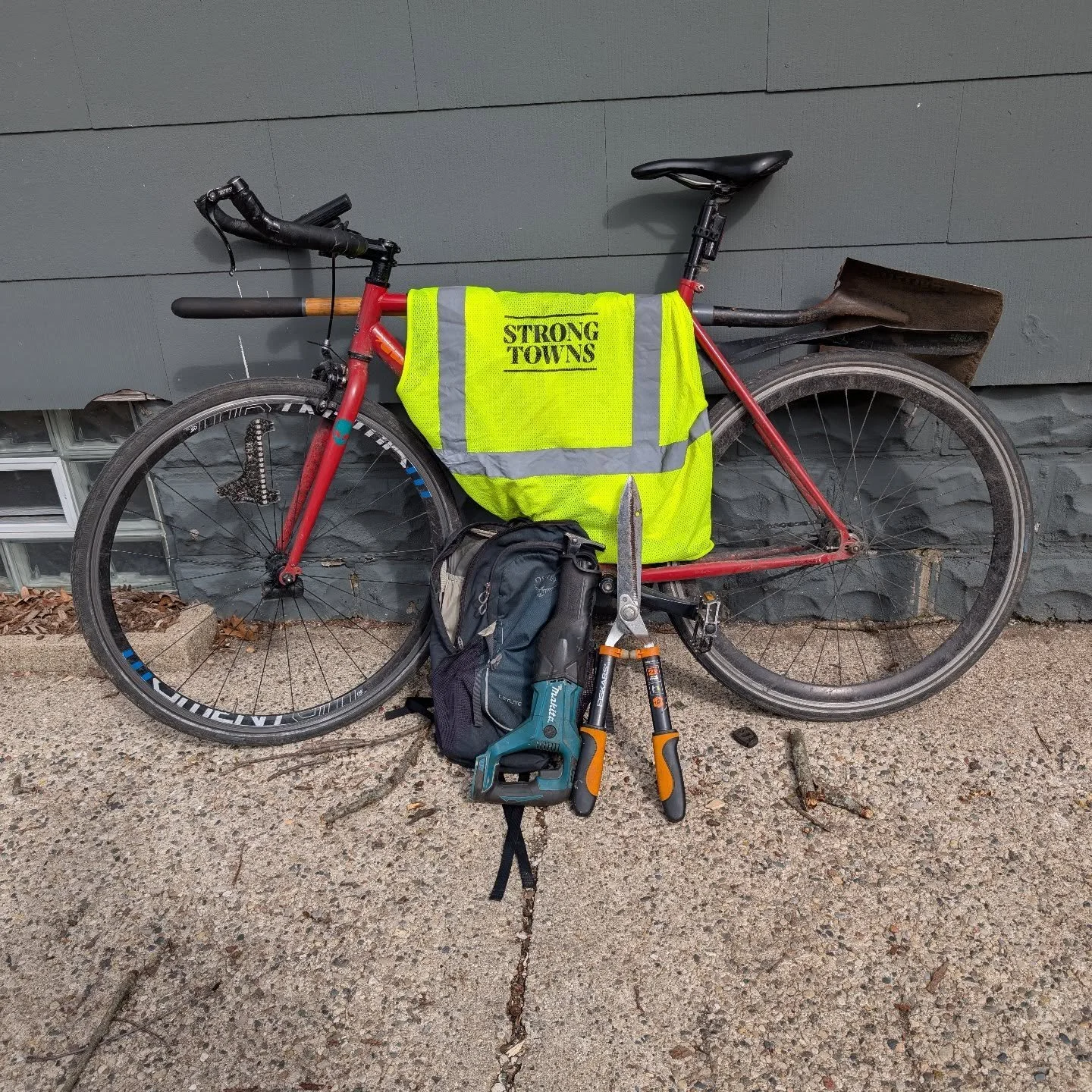 We are building a list of our team of volunteers to improve our community connections.  We are able to clear brush, dirt and trash to the edges of the sidewalk, as well as make minor repairs to earthean trails. Let us know what needs work and we will