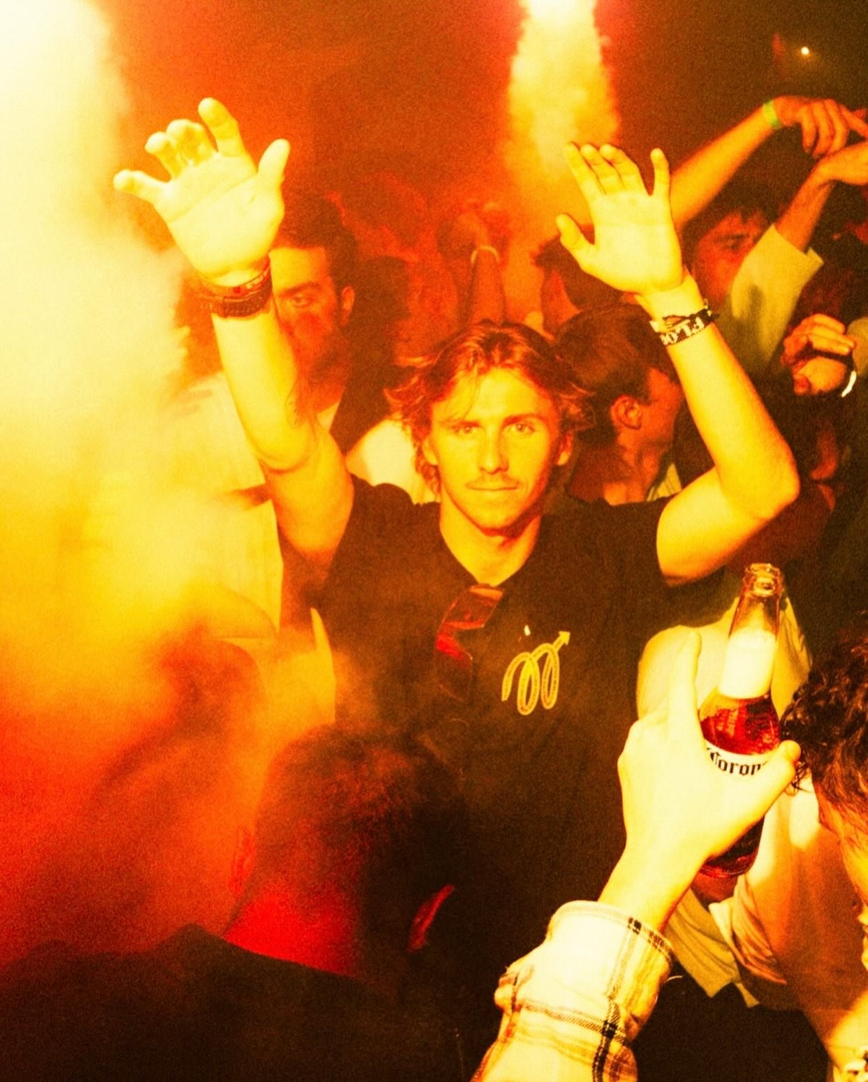 a moment, shared.

#trischli #clubbing #people