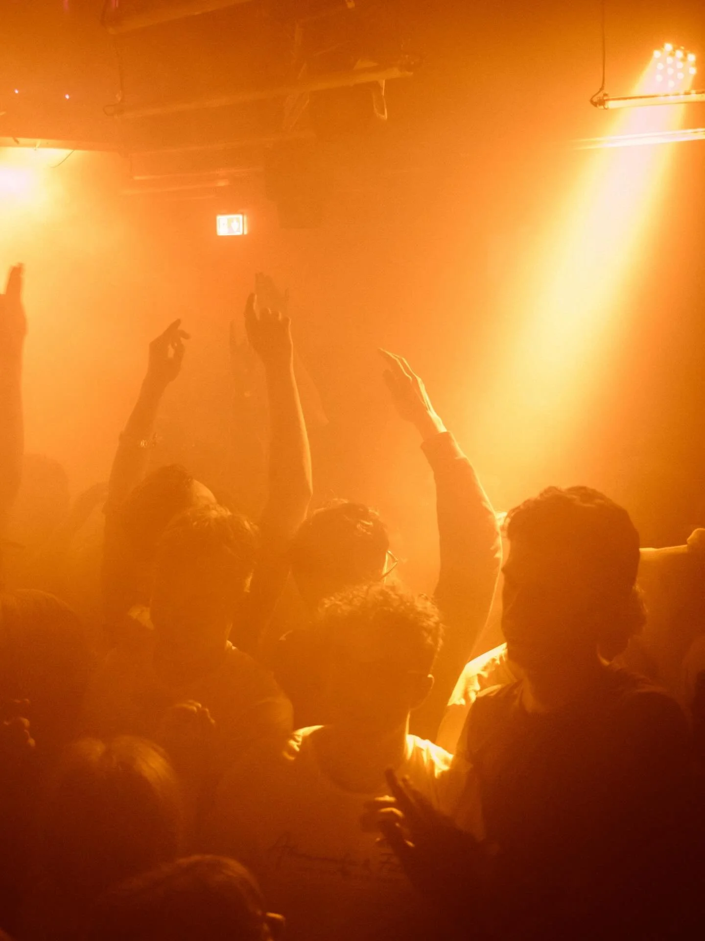 the vibe.

#trischli #clubbing #goingout