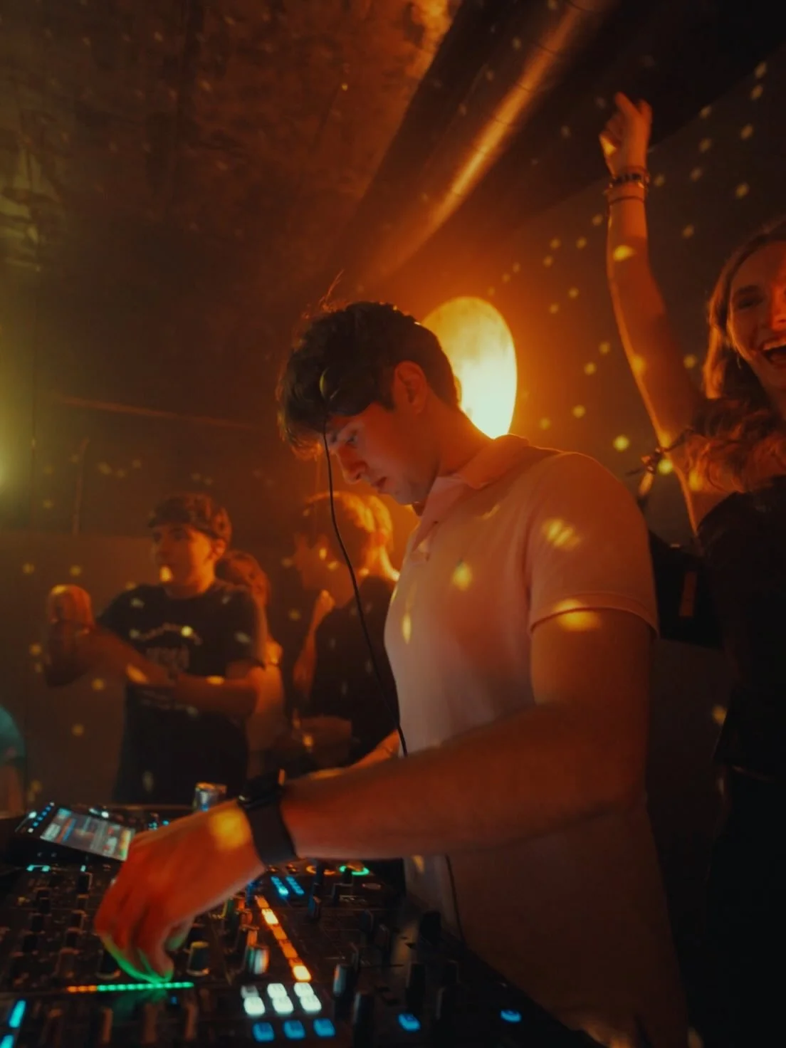 Behind the Booth

#dj #trischli #basement