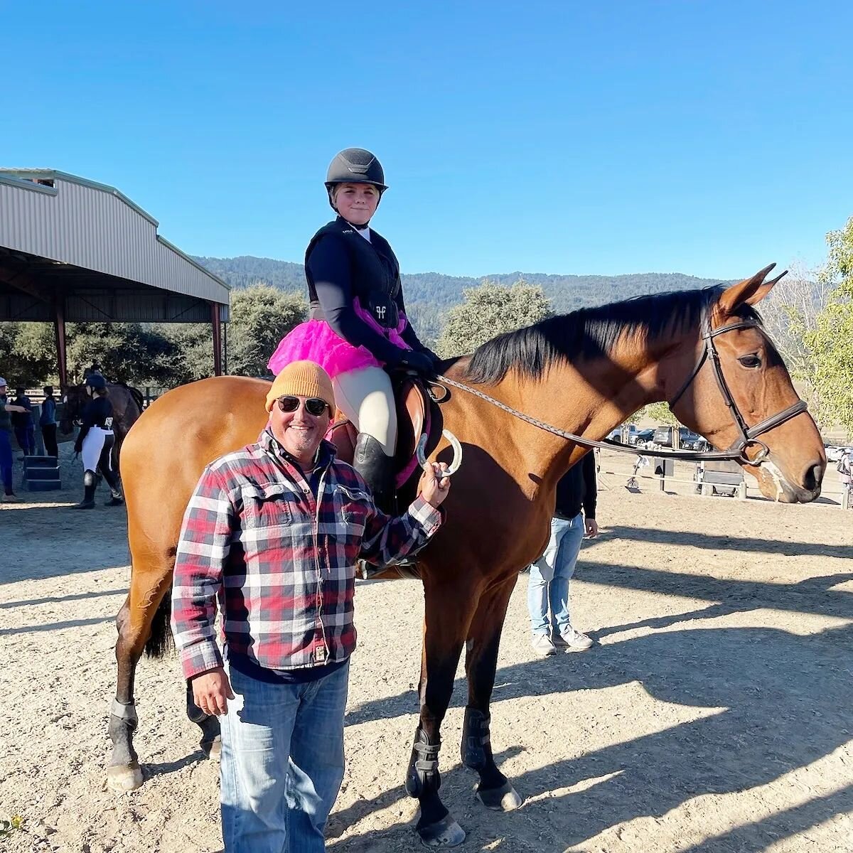 Jillian and Elegance had fantastic rounds but we are the most proud of her retirement from the course after Elle lost a shoe. Jillian is a fantastic horse woman first, even if she might have won she takes the best care of her horse. 

.

.

.

#hunte