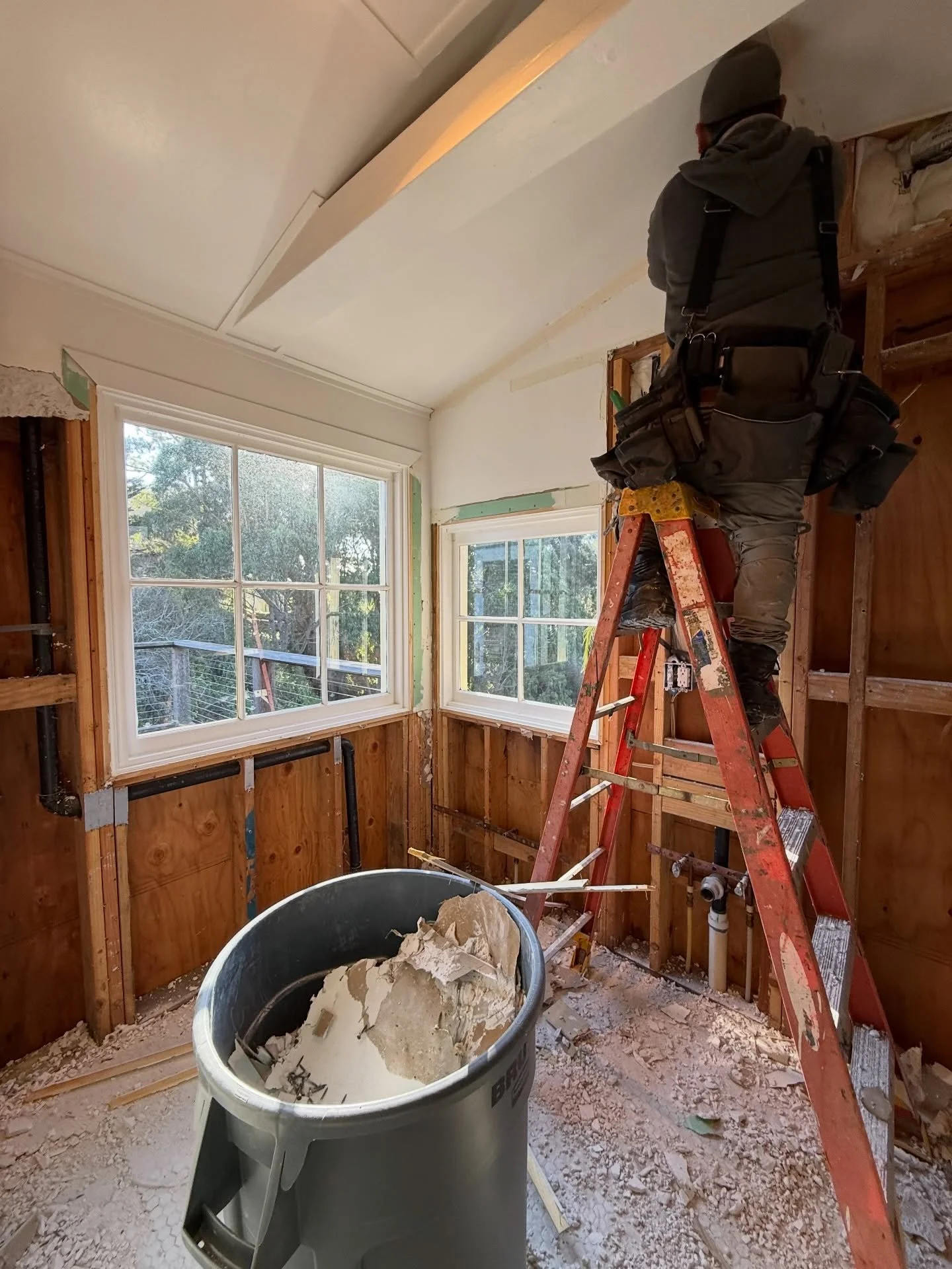 Round two at this historic inn - Elk, CA. After completing their bathroom renovation, we&rsquo;re back for more. Client satisfaction isn&rsquo;t just finishing a project well, it&rsquo;s about building trust that leads to the next one.

#MendoStyleIn