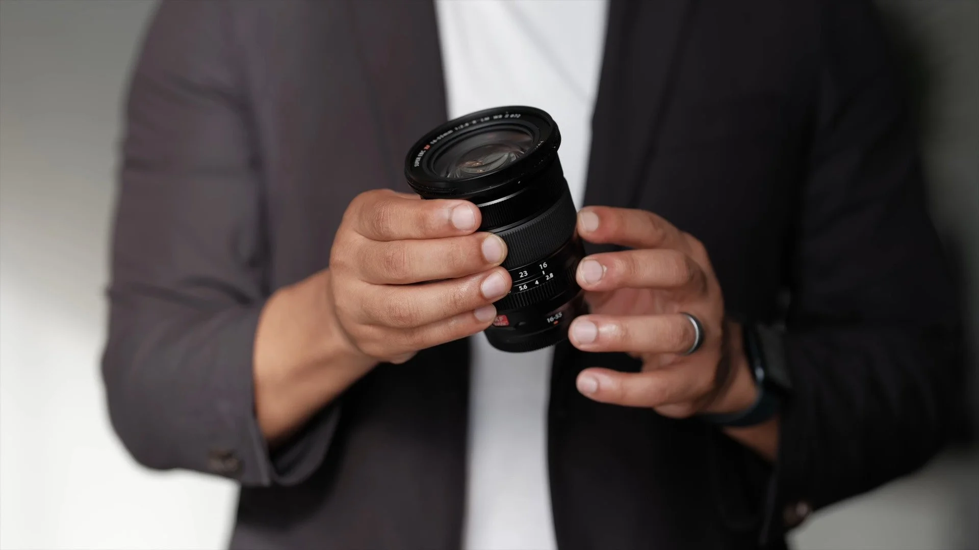 Best Lens for Wedding Photography: Prime vs Zoom Explained