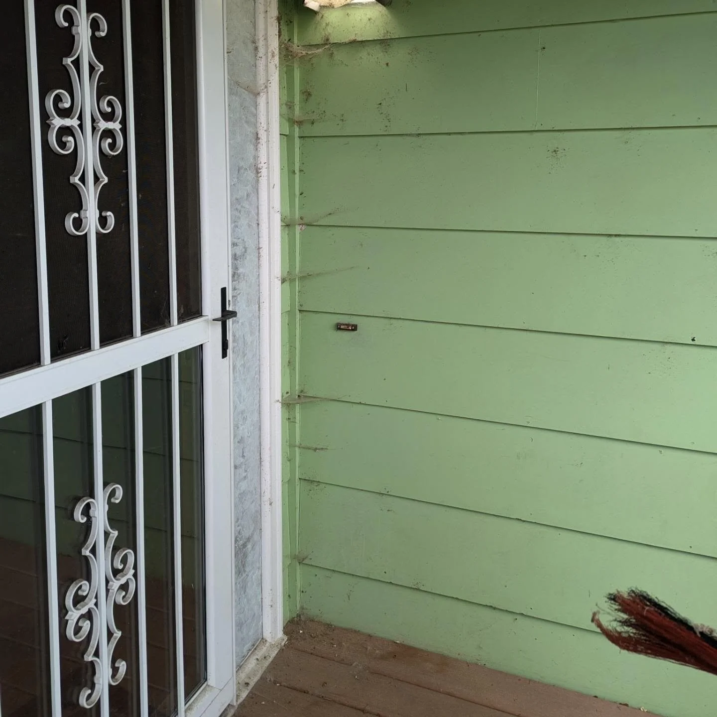 Faire season means we come home to friends making homes on the porch. Good thing we have a cobweb broom! No more spider condos! 

#CobwebBroom #BroomMaker #Clean #Sweeping #Sweep #Broom