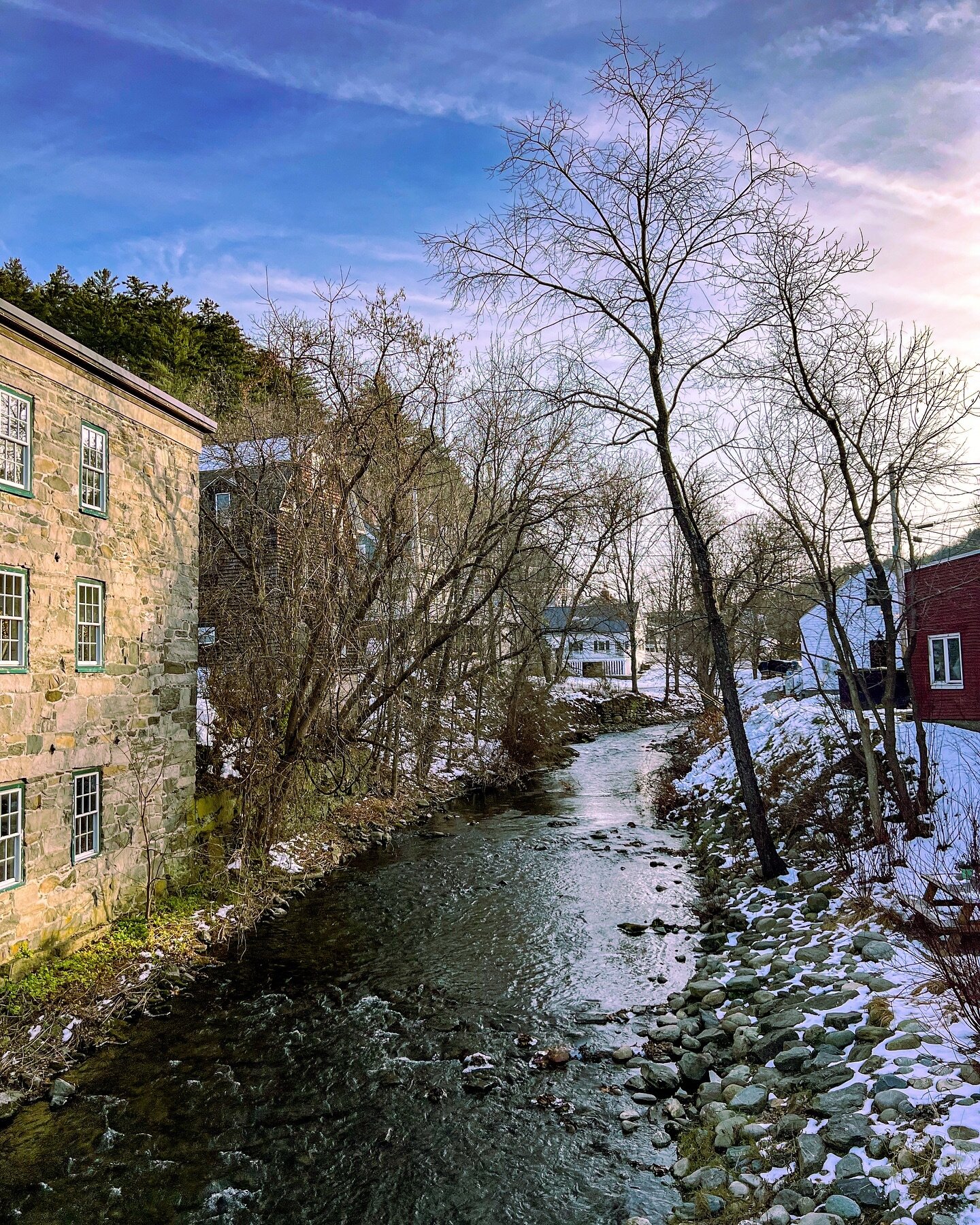 Caught a serene moment by Kendron Brook in Woodstock, Vermont 🌿✨ 

Post-fall foliage, pre-ski season &ndash; these Vermont towns are all about that cozy calm. Had a blast shopping my heart out! This snap's one of two from my speedy 2-hour visit &nda