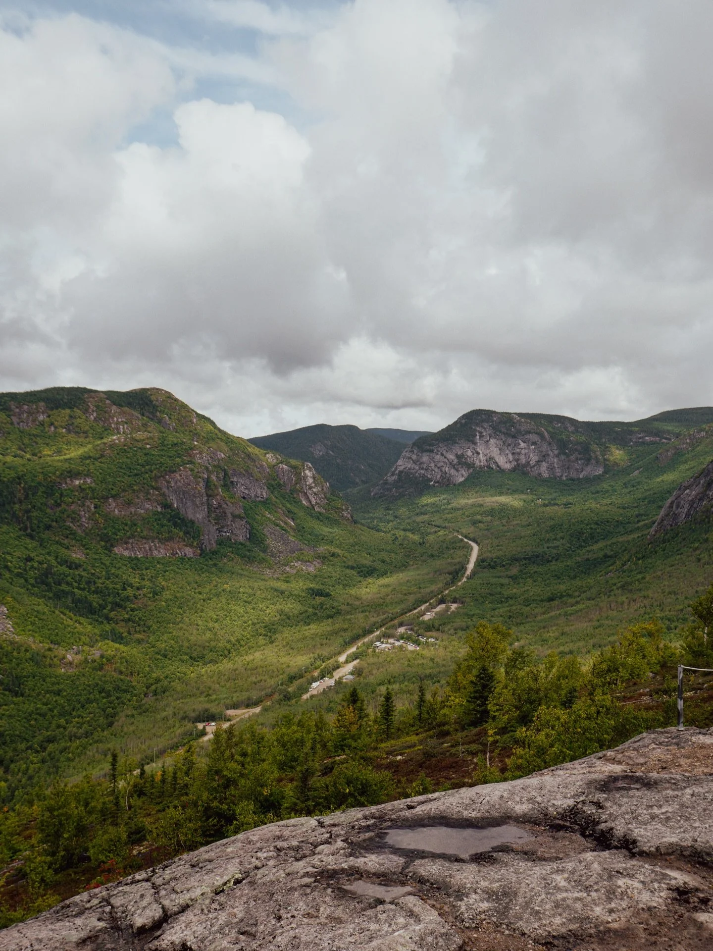 Finally edited some shots from La Chouenne Trail at Parc national des Grands-Jardins. This trail climbs to a 730 m summit with insane views of the valley and Mont du Gros-Bras &mdash; honestly one of the most beautiful viewpoints in the park.

Some q