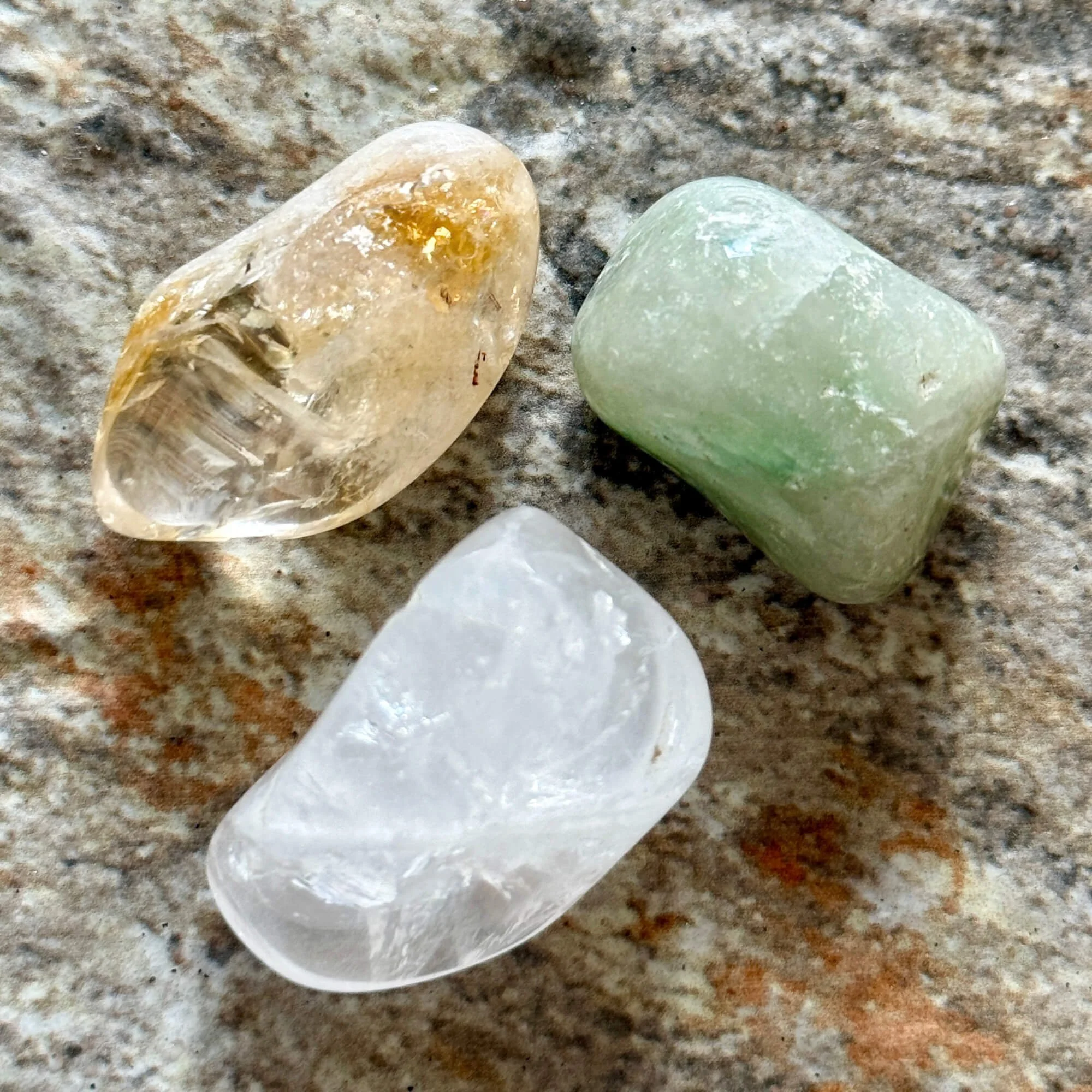 gratitude-crystals-citrine-green-aventurine-clear-quartz.jpeg