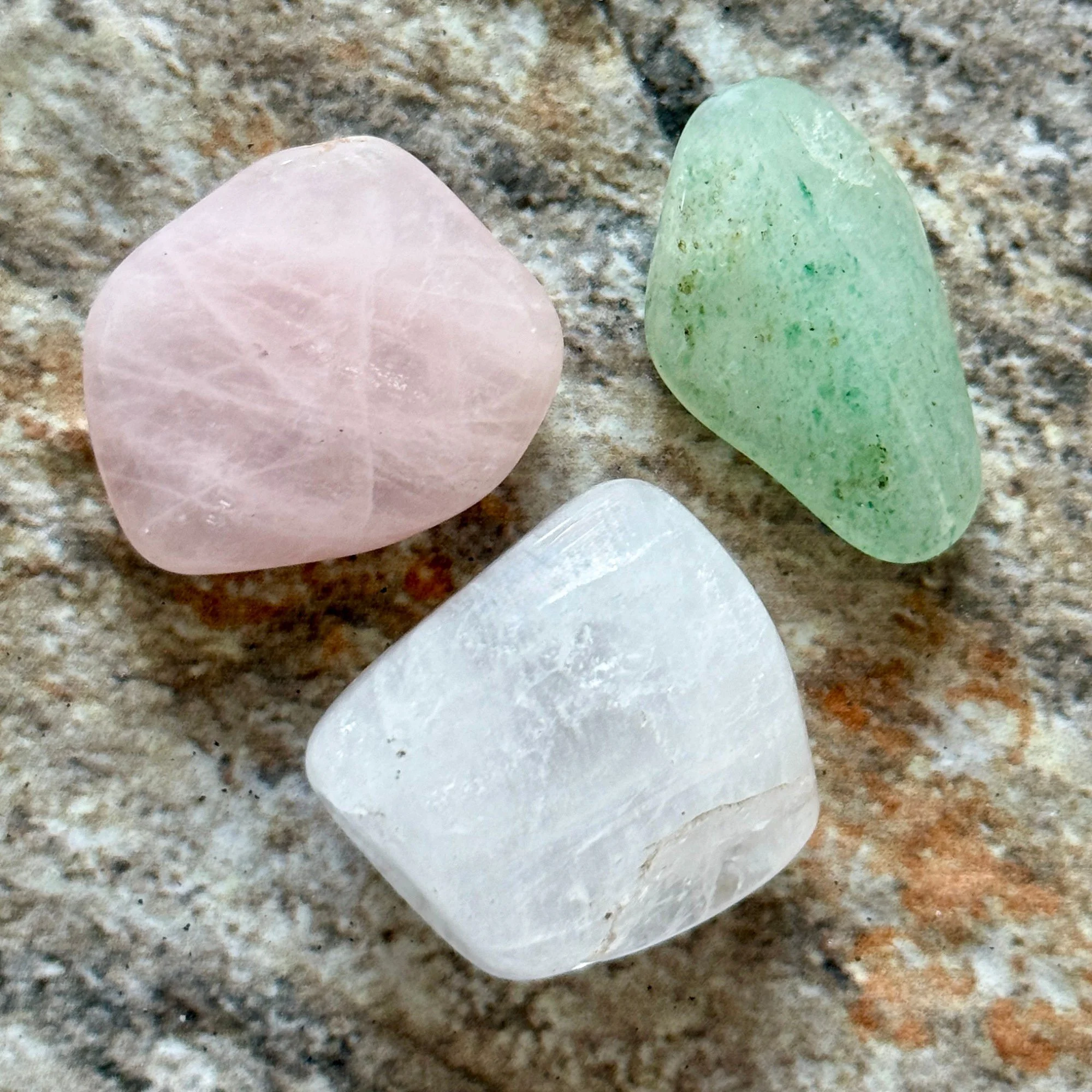 love-crystals-green-aventurine-rose-quartz-clear-quartz.jpg